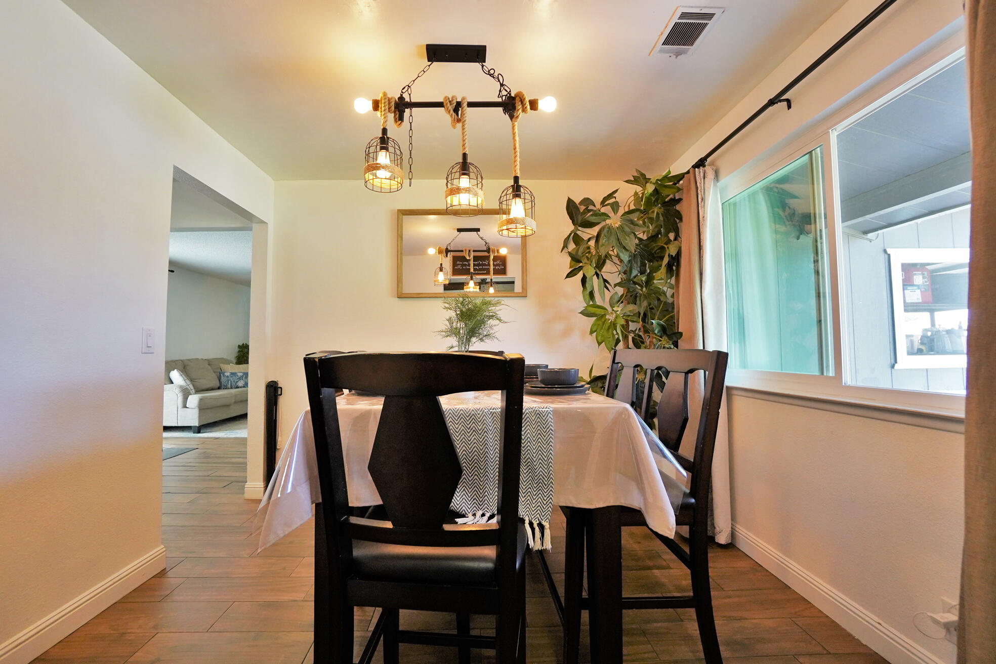 641 Meadow Ln, Lemoore, CA 93245