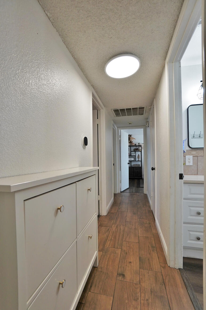 641 Meadow Ln, Lemoore, CA 93245