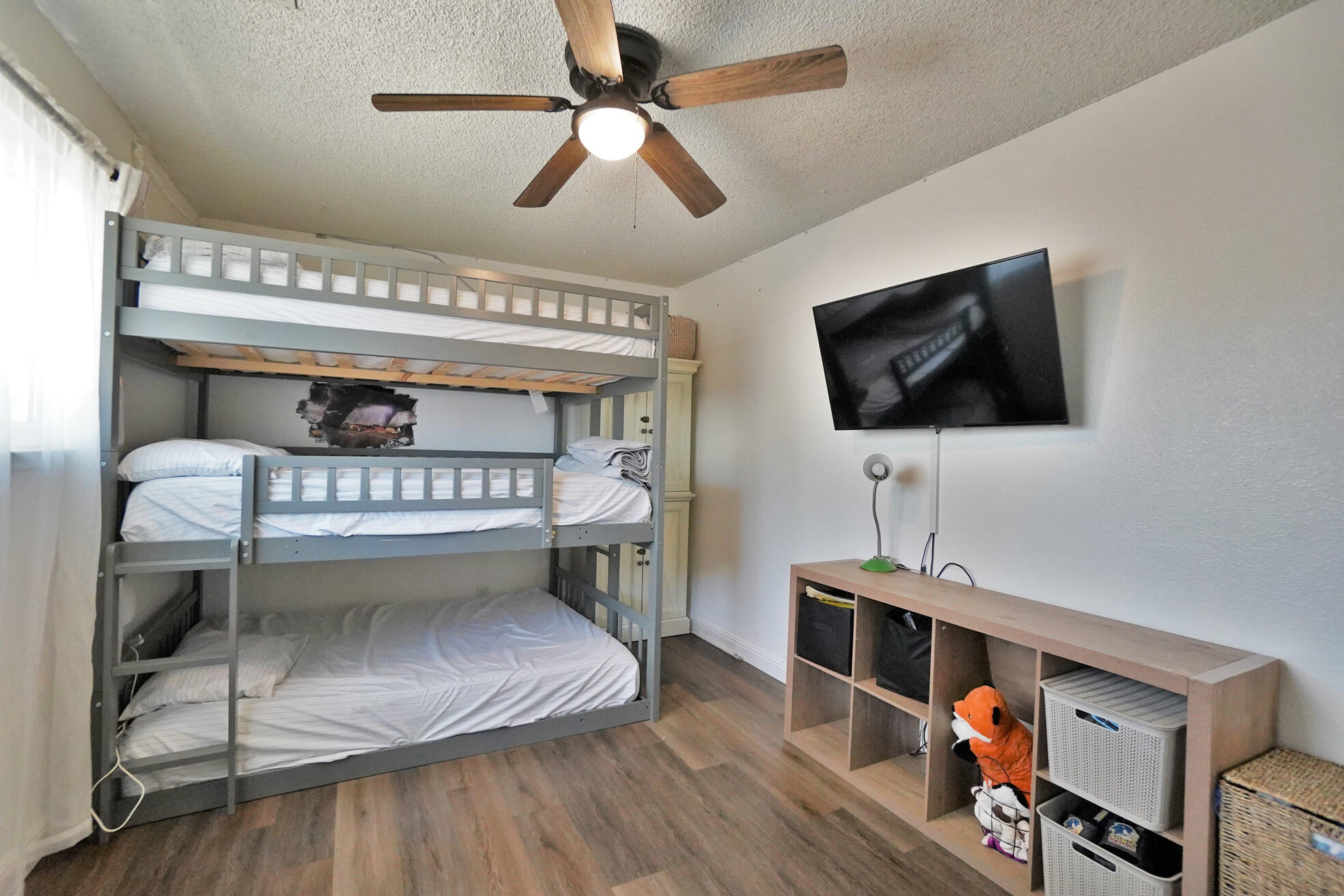 641 Meadow Ln, Lemoore, CA 93245