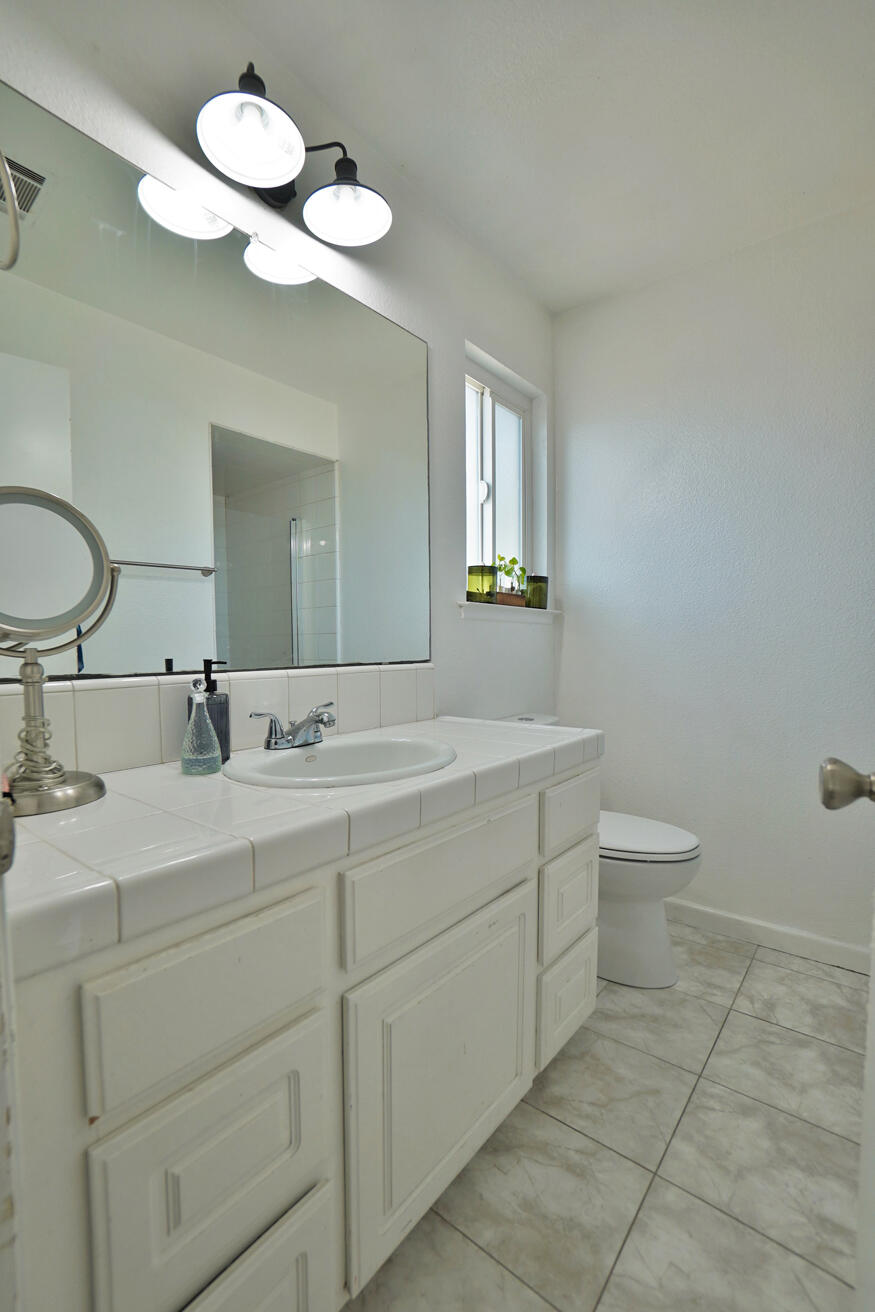 641 Meadow Ln, Lemoore, CA 93245