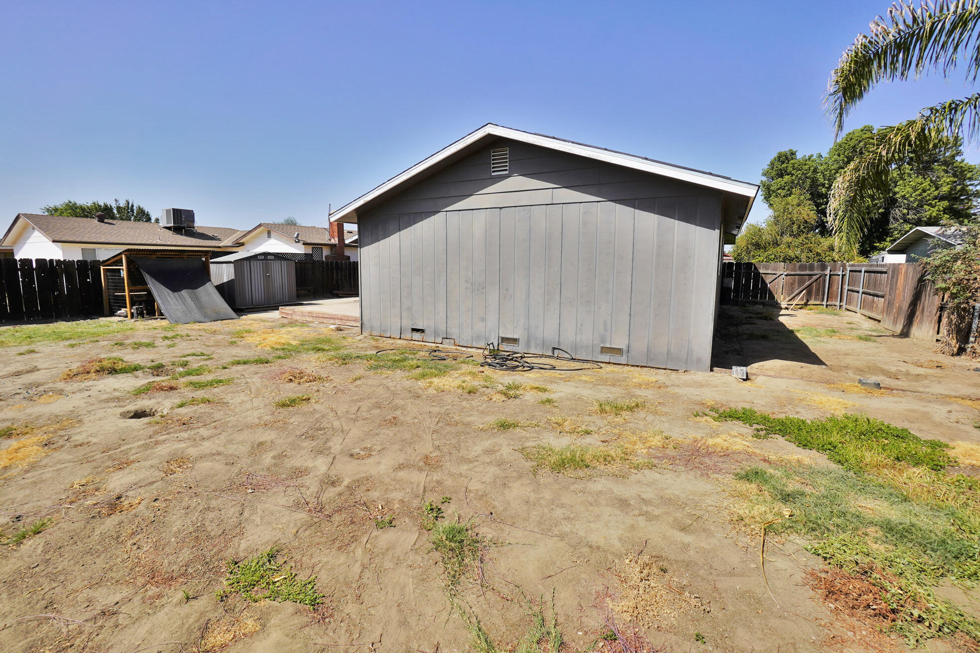 641 Meadow Ln, Lemoore, CA 93245