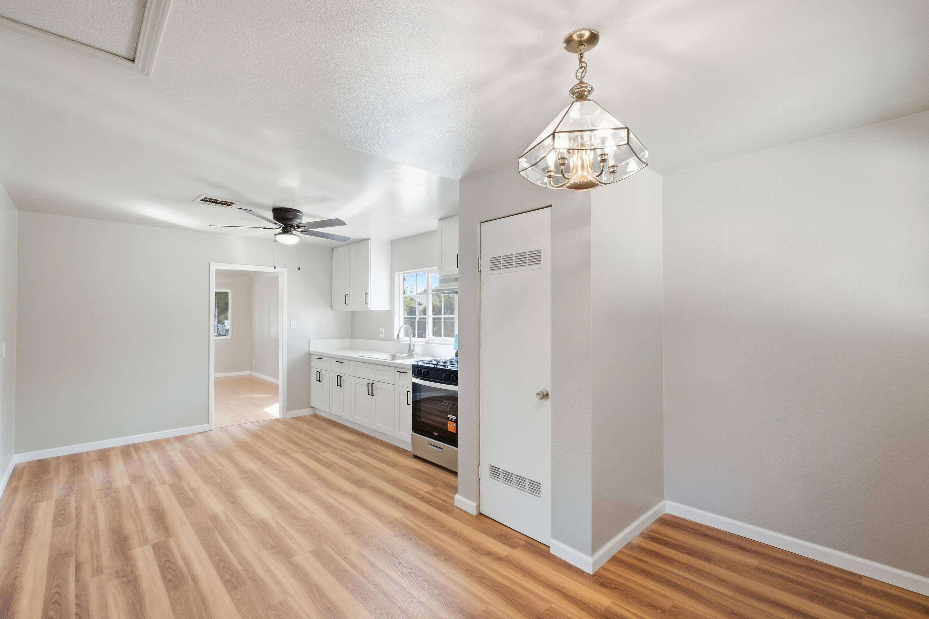 1123 N Rinaldi St, Visalia, CA 93291
