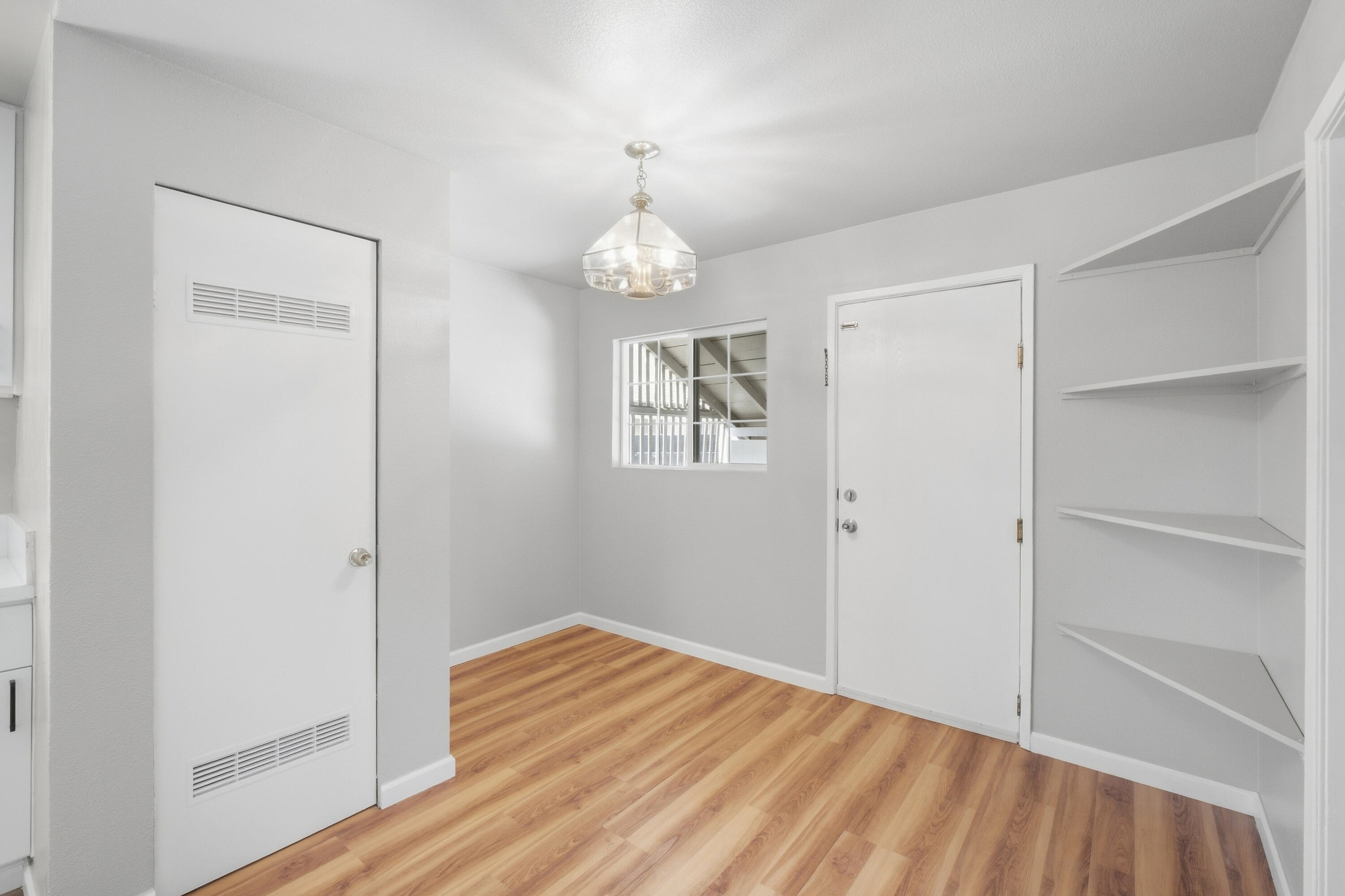 1123 N Rinaldi St, Visalia, CA 93291