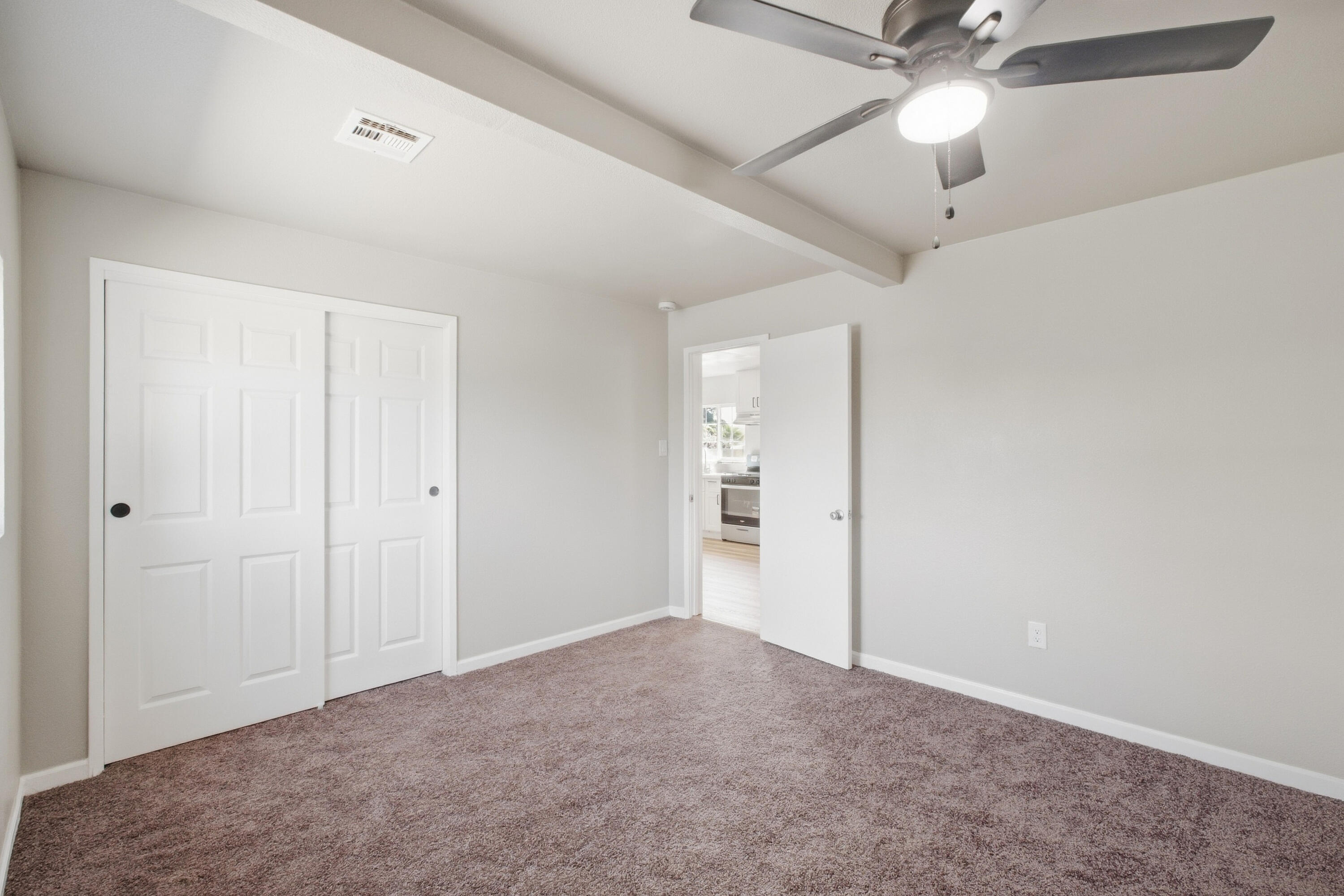 1123 N Rinaldi St, Visalia, CA 93291