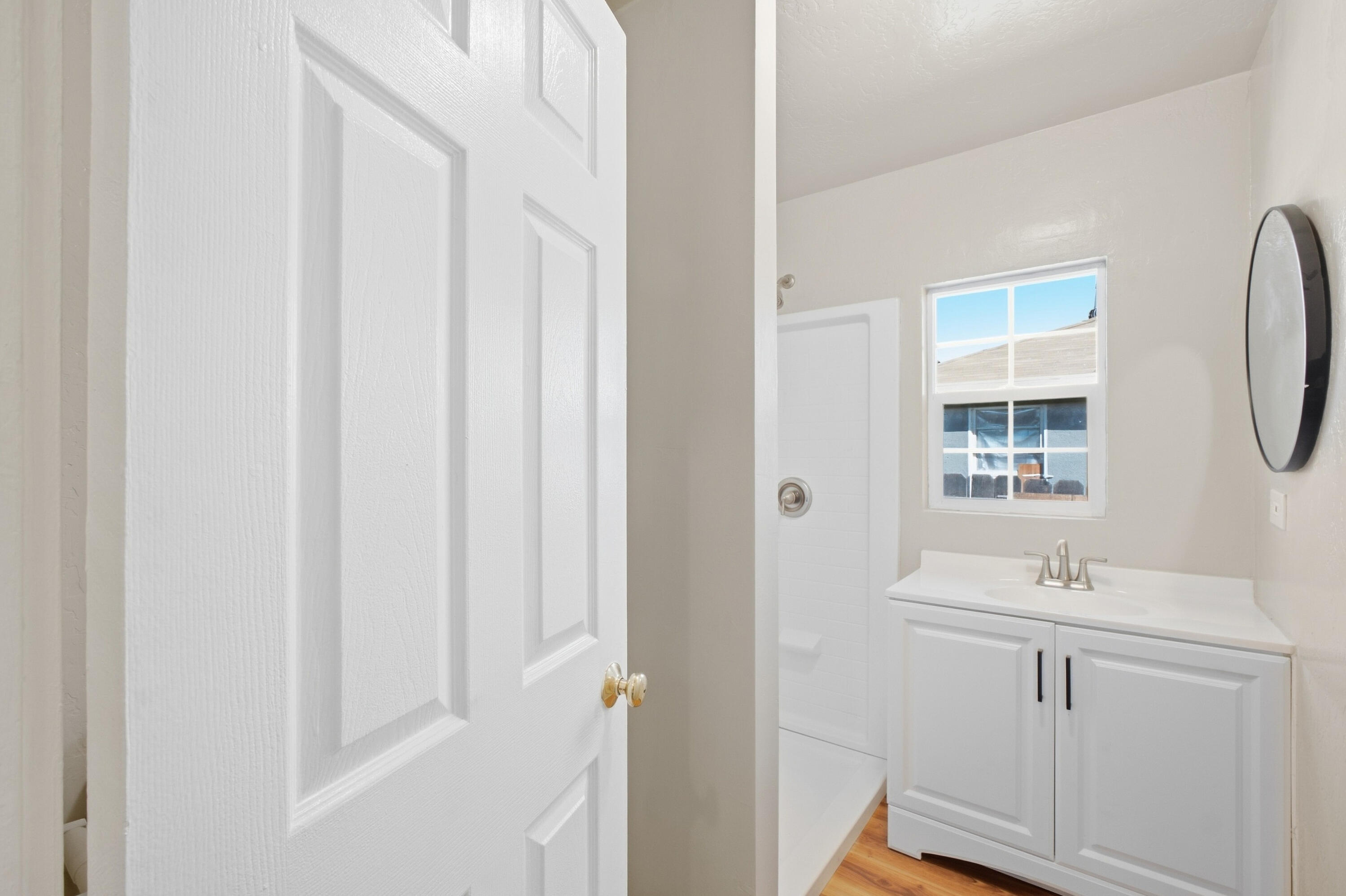 1123 N Rinaldi St, Visalia, CA 93291