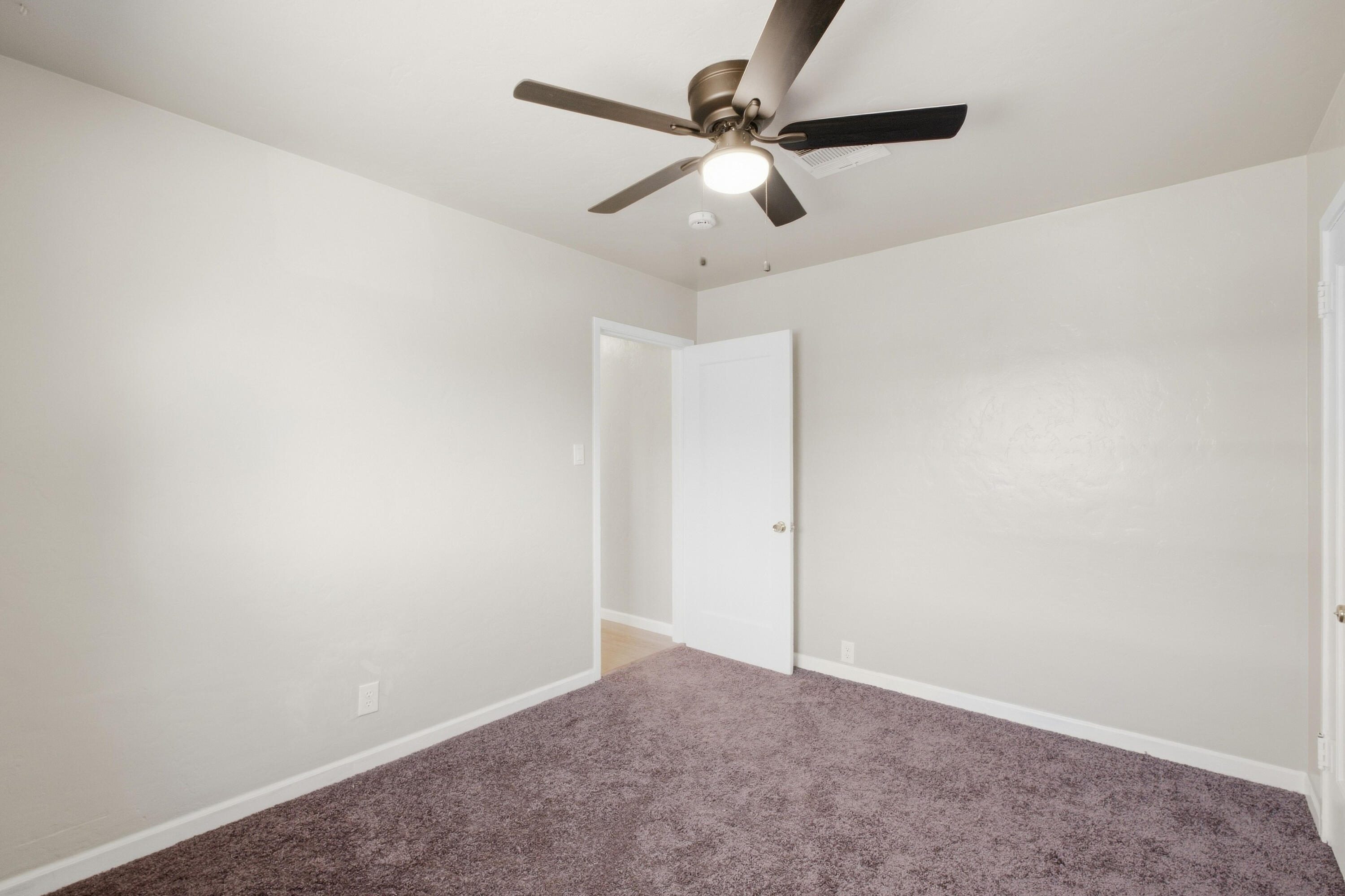 1123 N Rinaldi St, Visalia, CA 93291