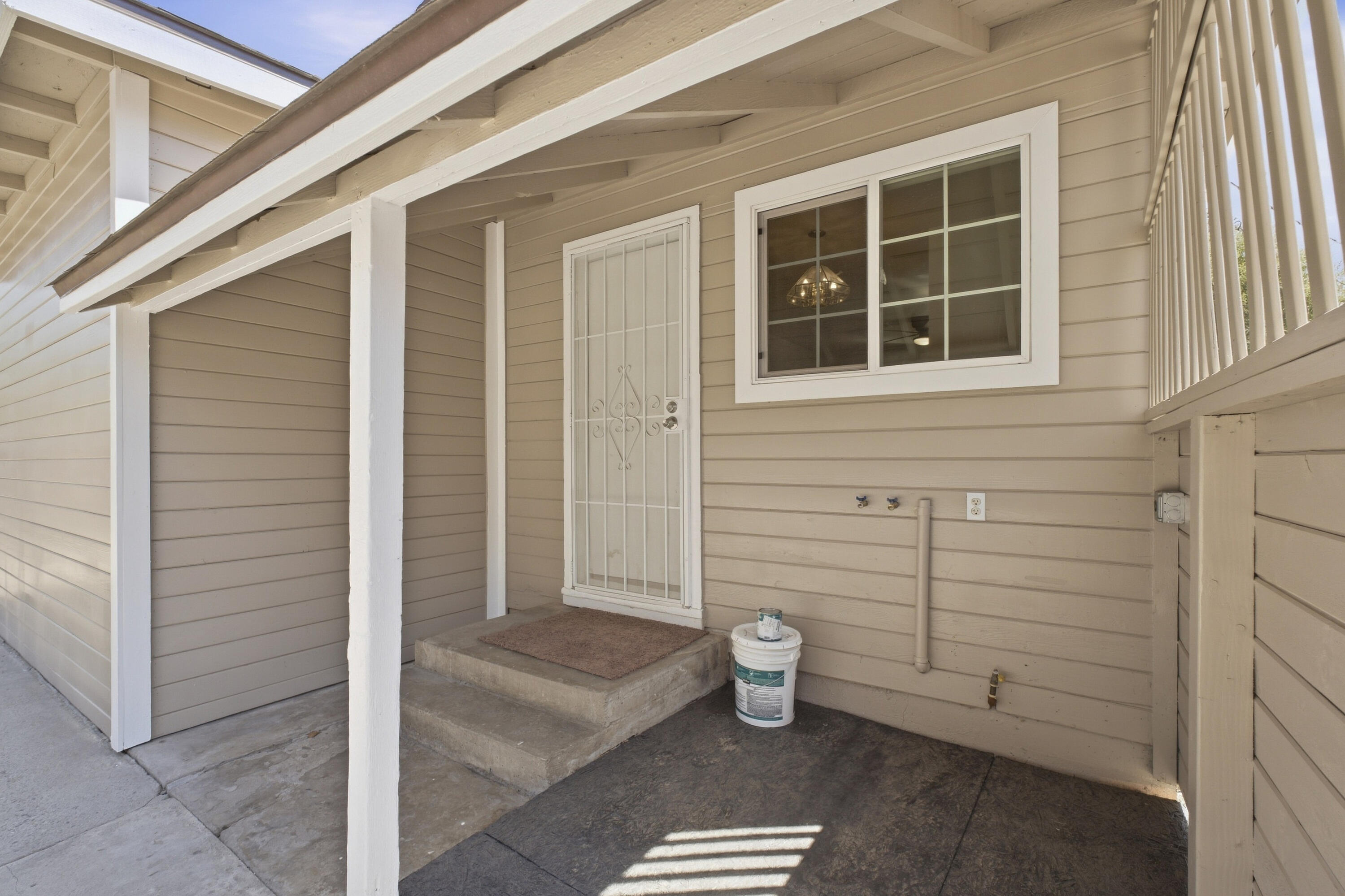 1123 N Rinaldi St, Visalia, CA 93291
