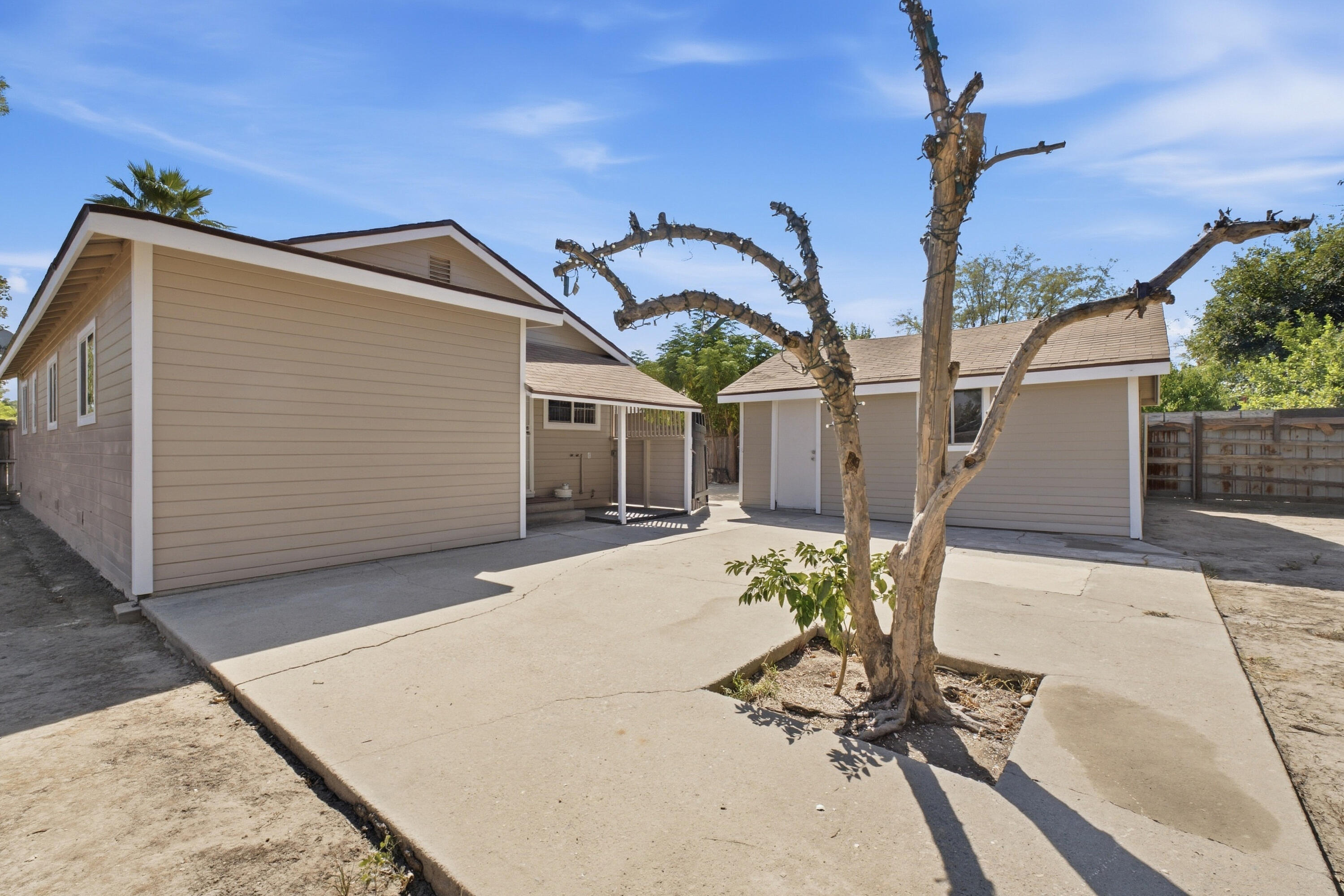 1123 N Rinaldi St, Visalia, CA 93291