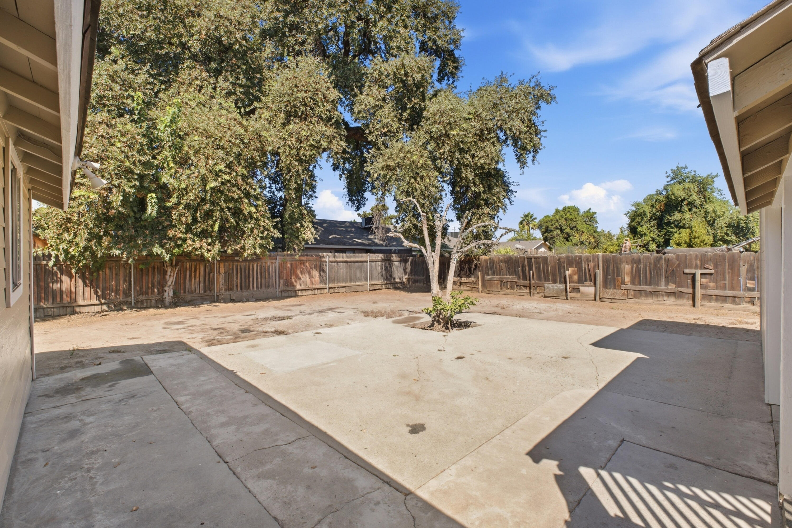 1123 N Rinaldi St, Visalia, CA 93291