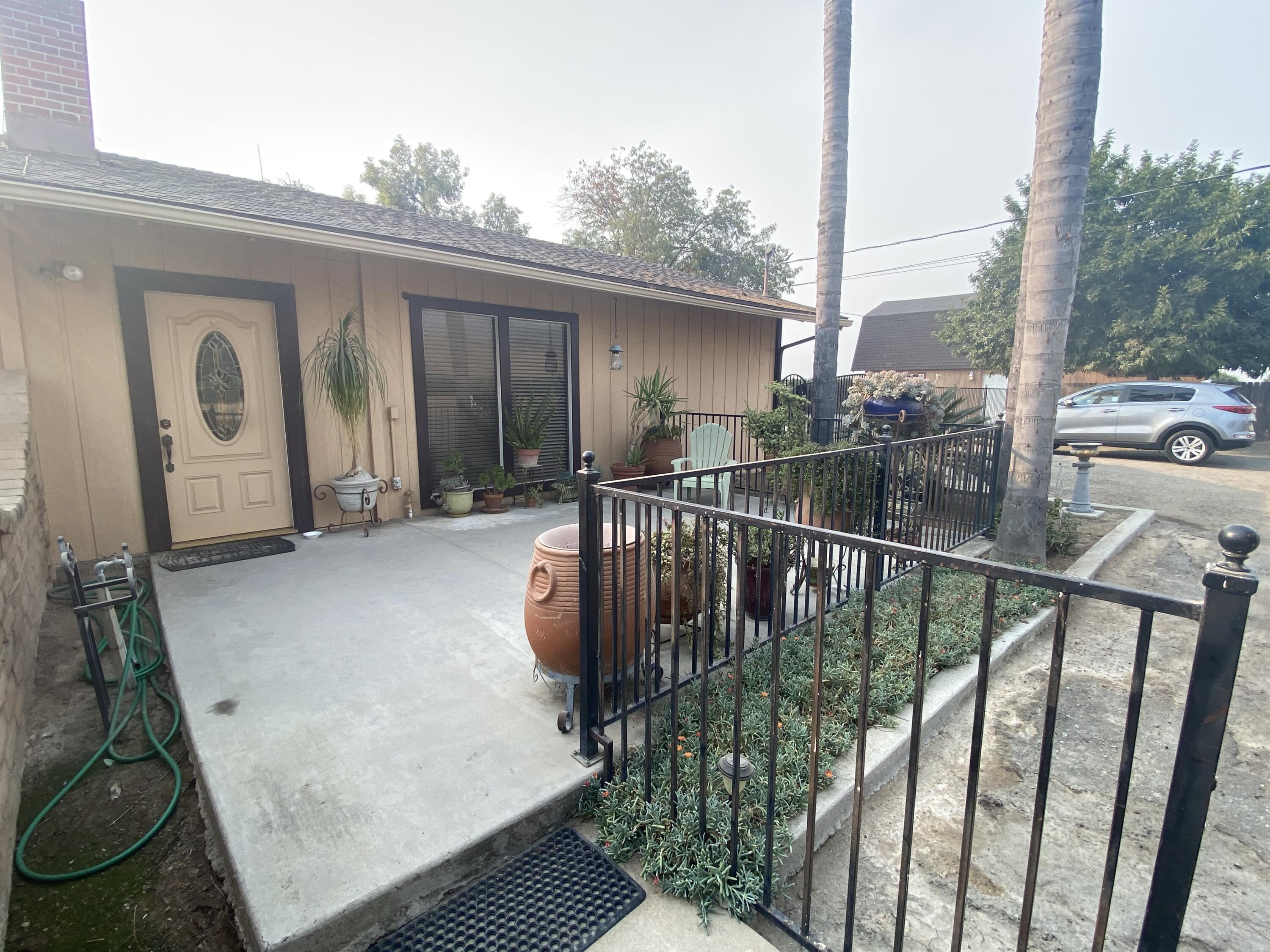 10853 Porter Ave, Dinuba, CA 93618