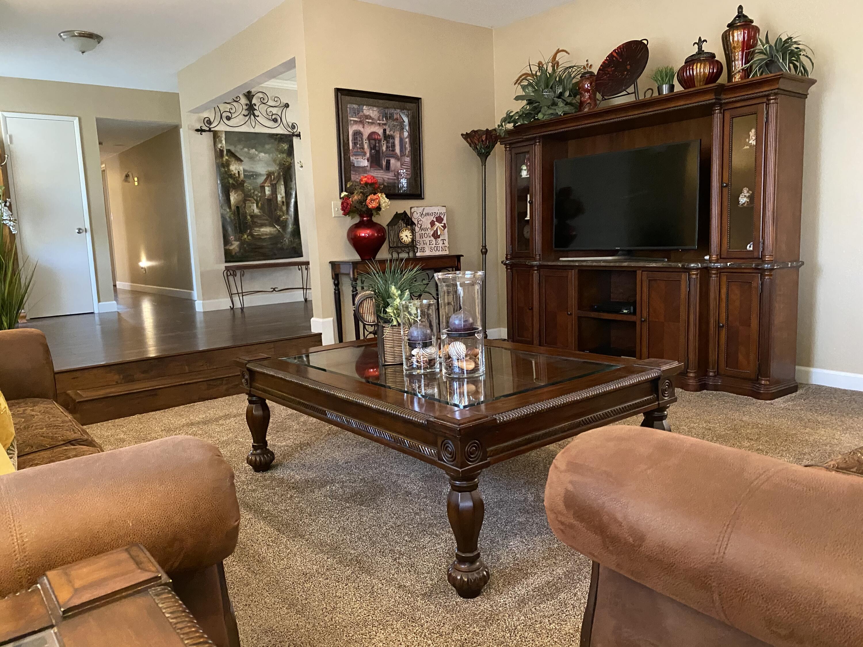 10853 Porter Ave, Dinuba, CA 93618