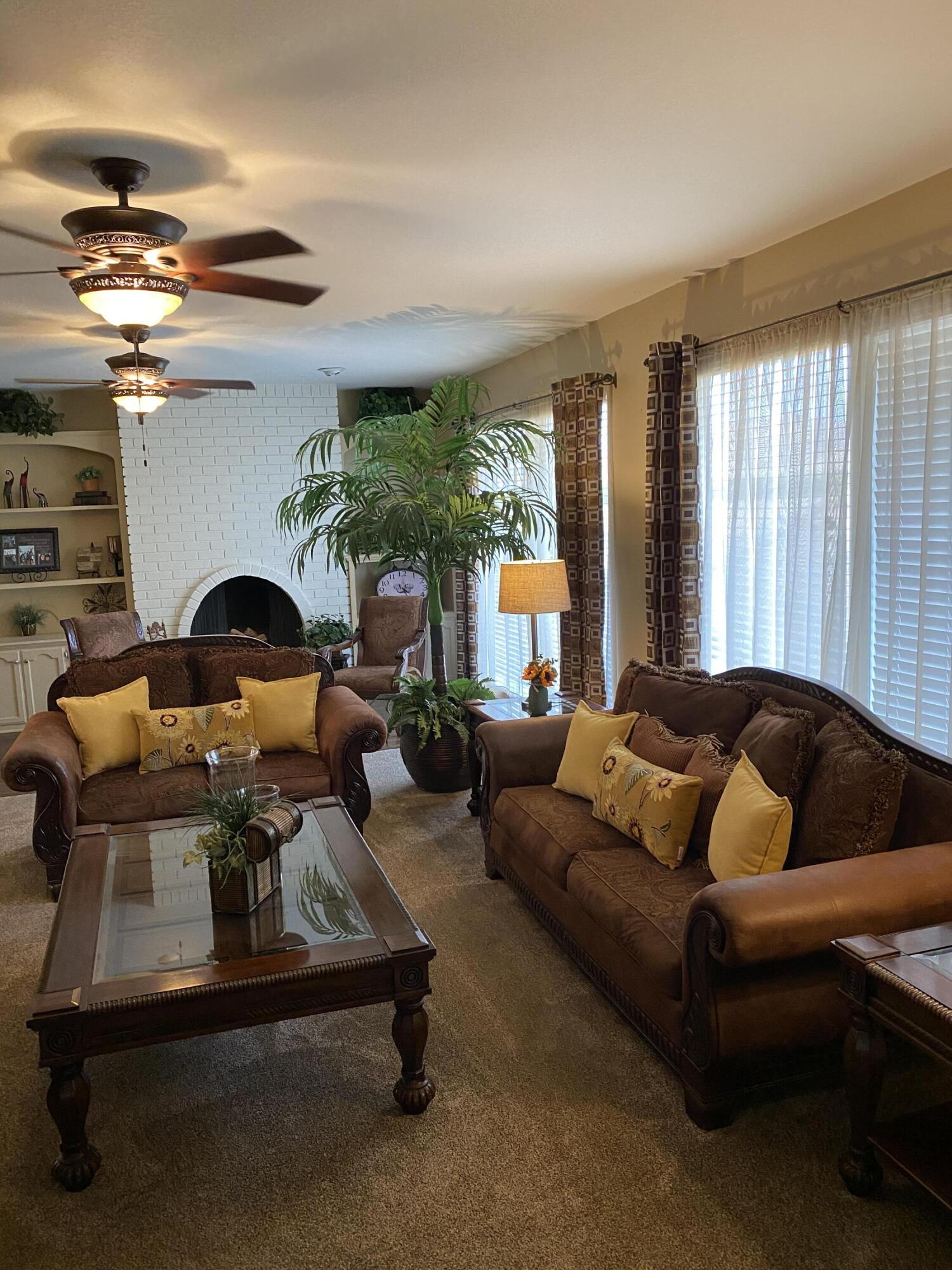 10853 Porter Ave, Dinuba, CA 93618