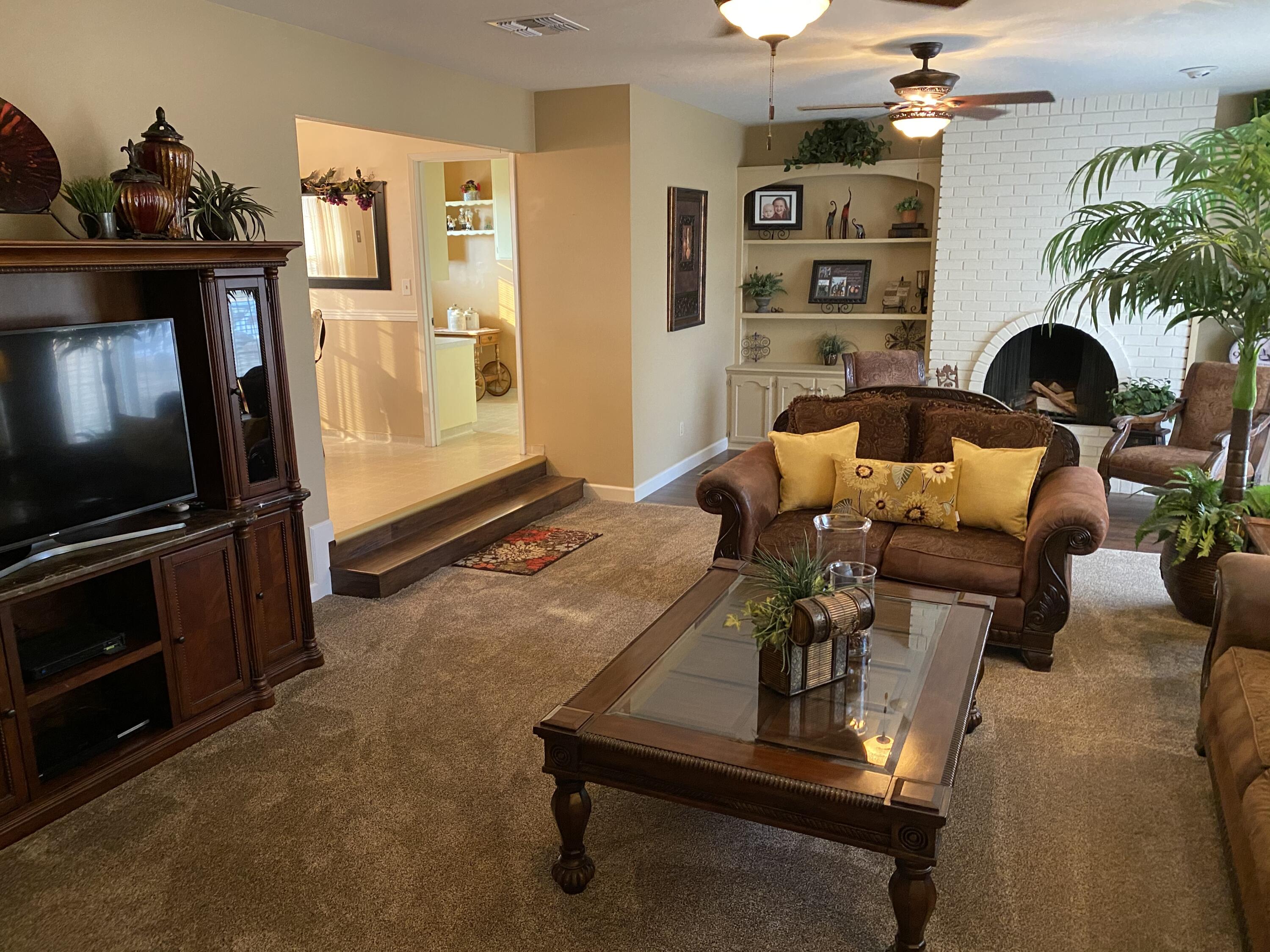 10853 Porter Ave, Dinuba, CA 93618