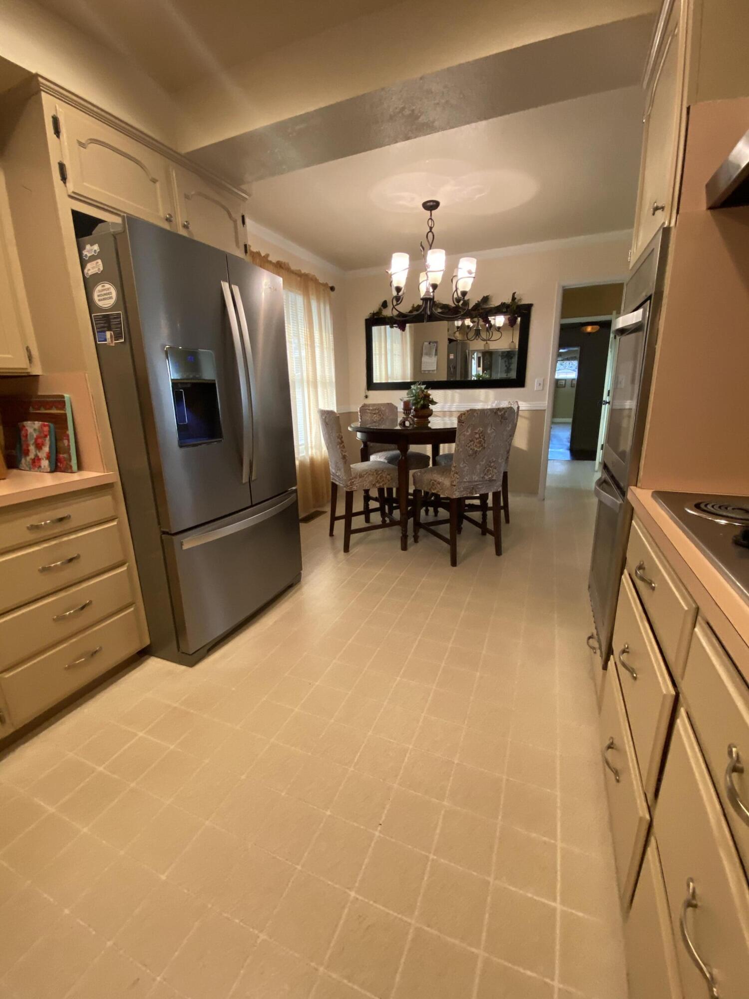 10853 Porter Ave, Dinuba, CA 93618