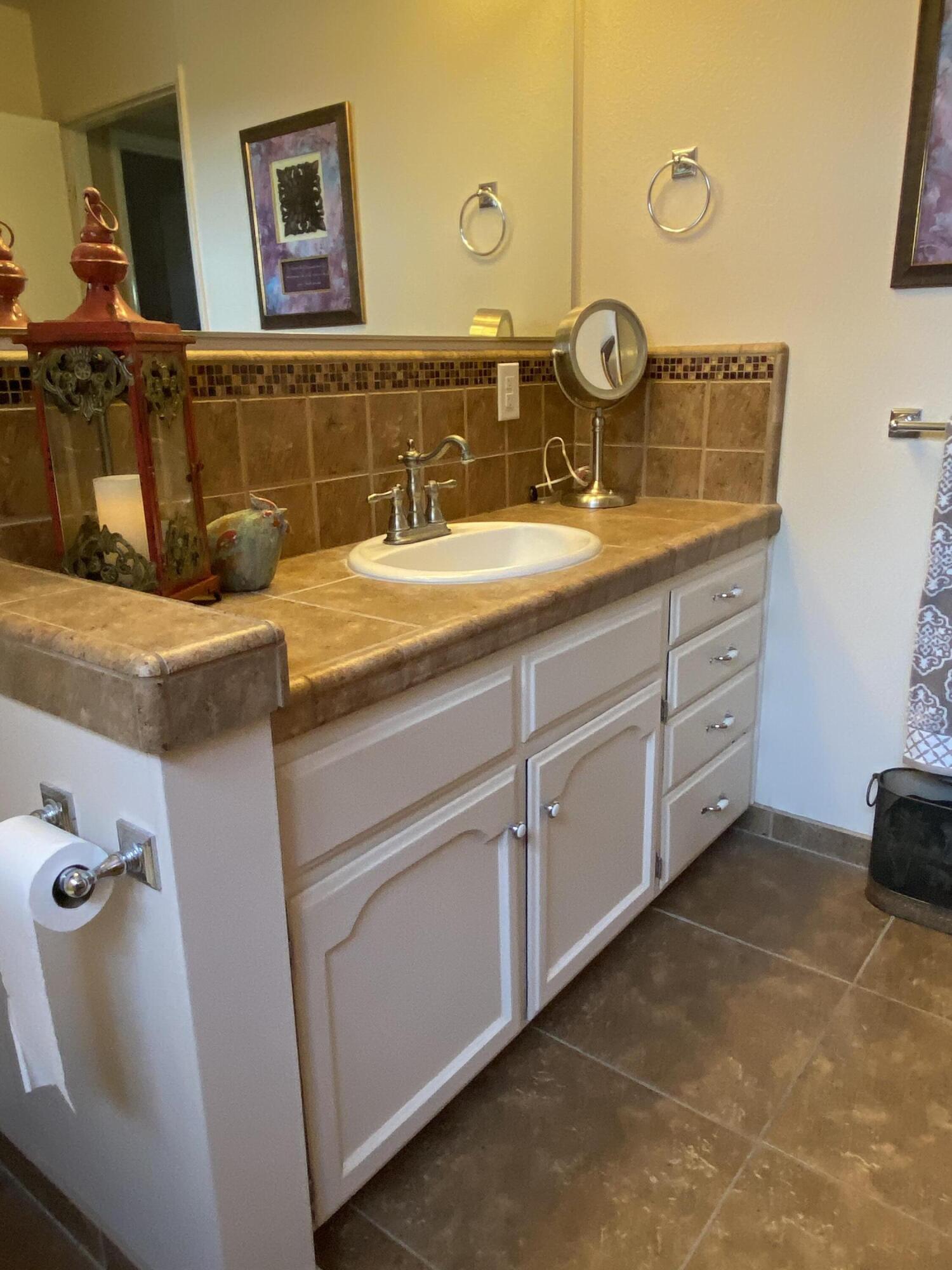 10853 Porter Ave, Dinuba, CA 93618