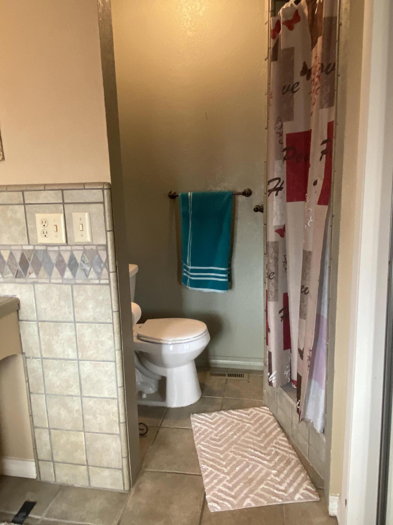 10853 Porter Ave, Dinuba, CA 93618