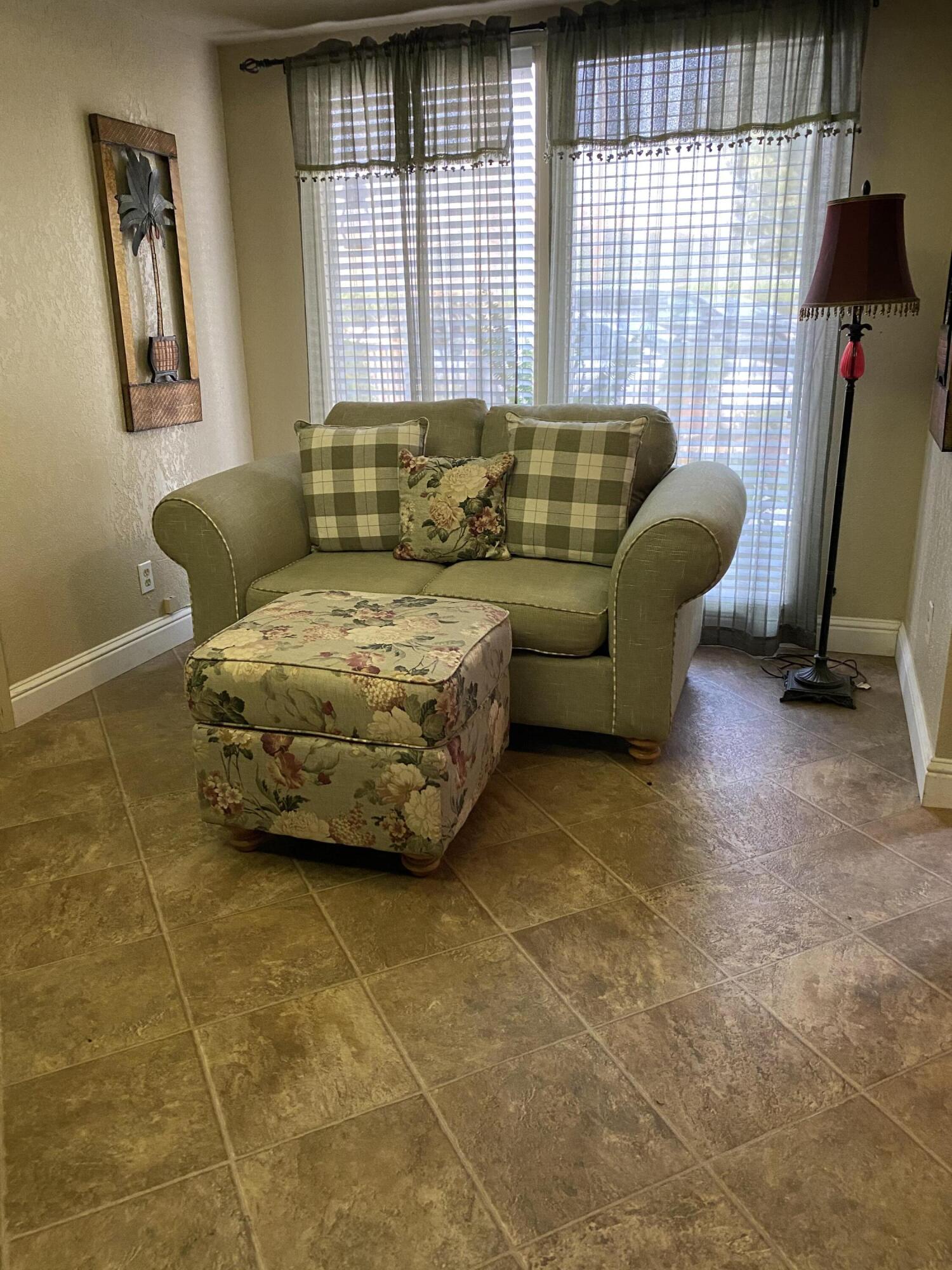 10853 Porter Ave, Dinuba, CA 93618