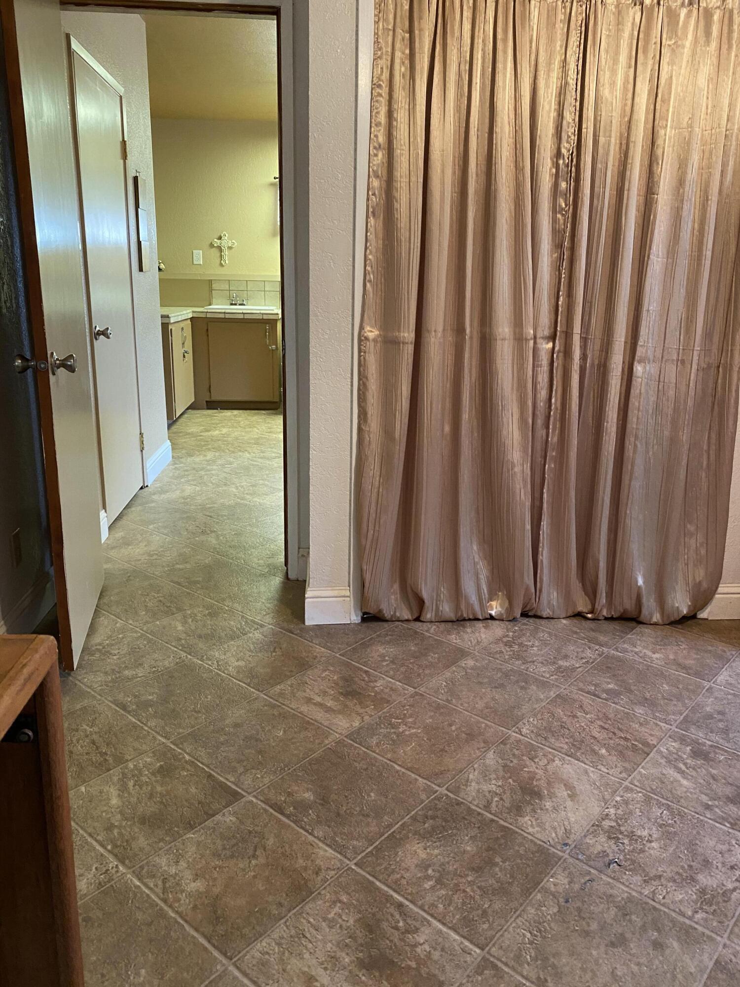 10853 Porter Ave, Dinuba, CA 93618
