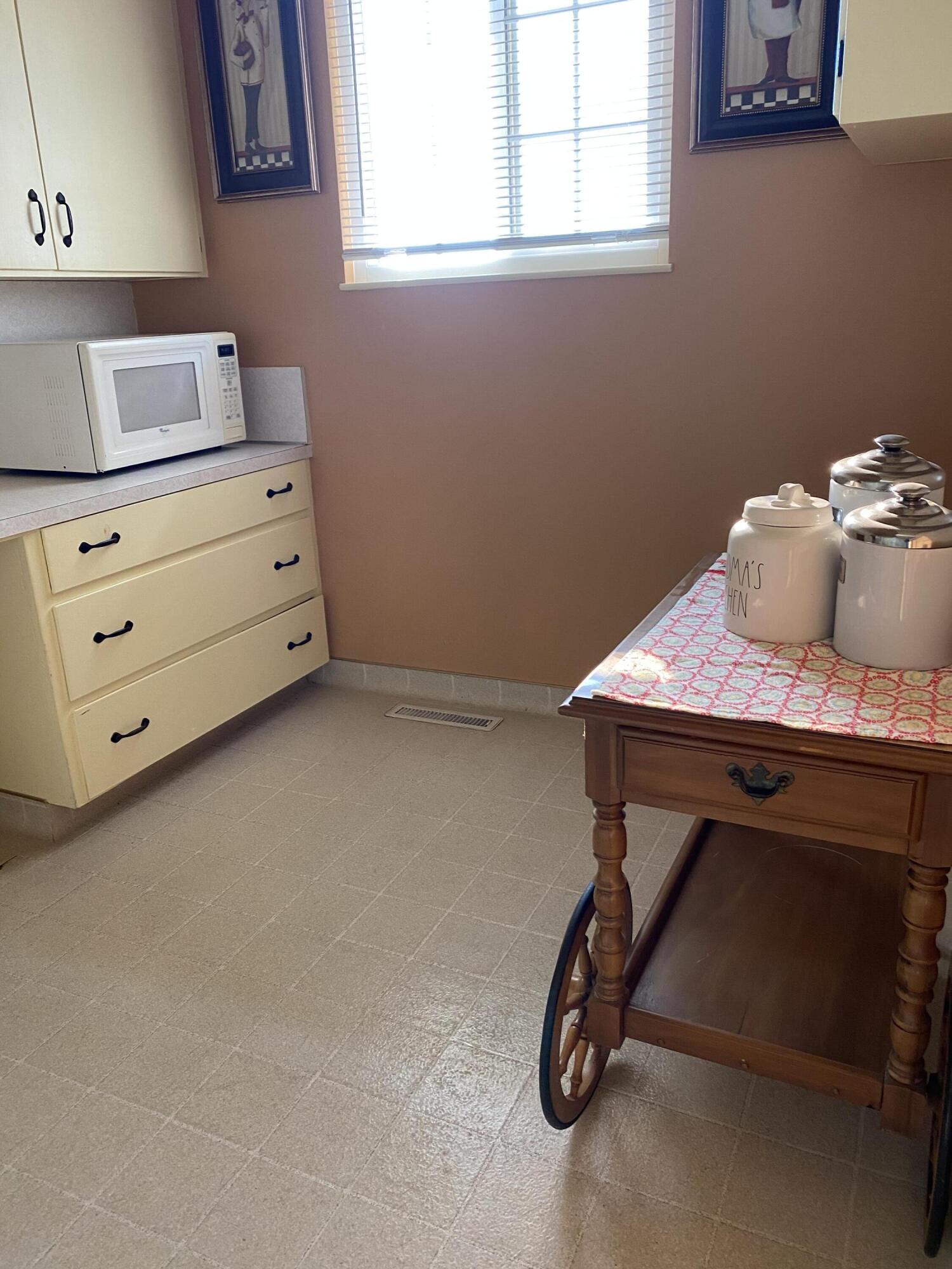 10853 Porter Ave, Dinuba, CA 93618