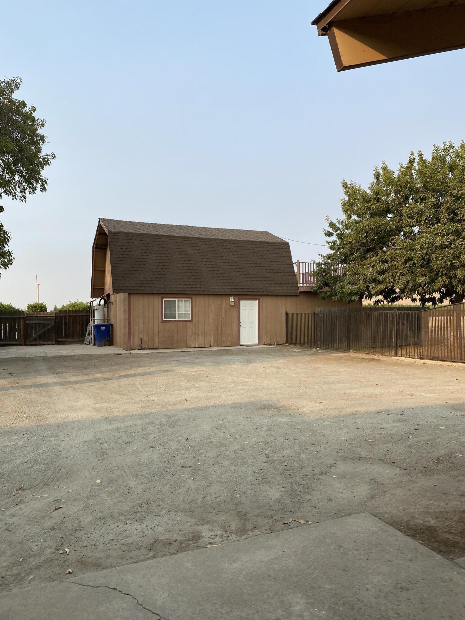 10853 Porter Ave, Dinuba, CA 93618