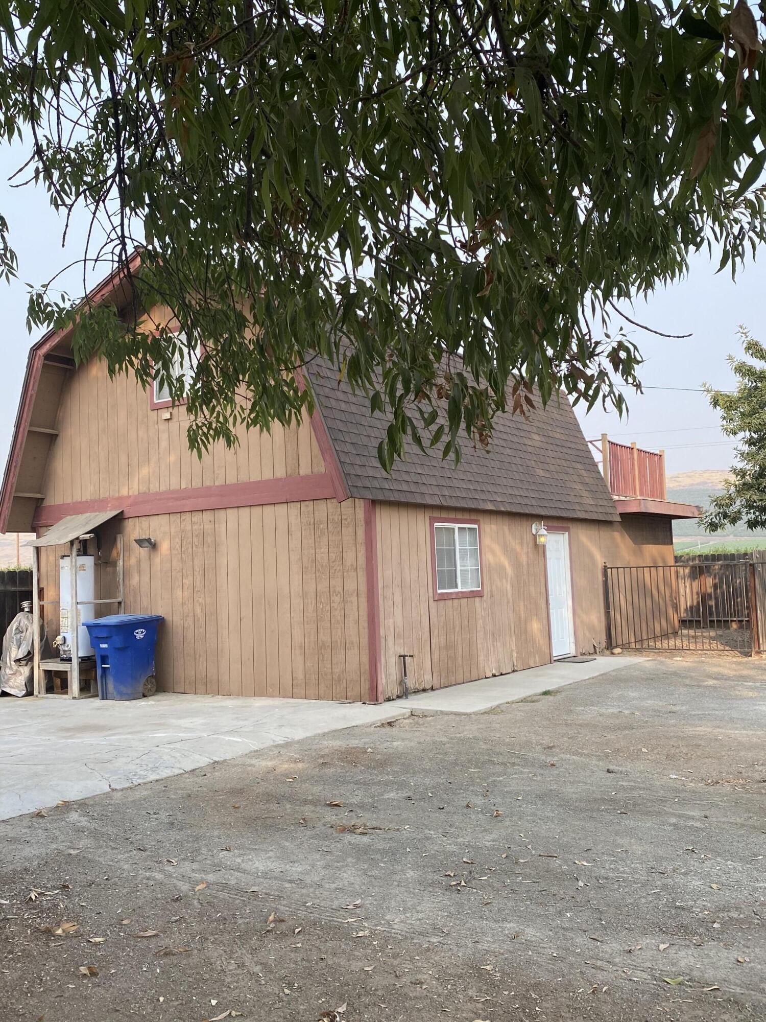 10853 Porter Ave, Dinuba, CA 93618