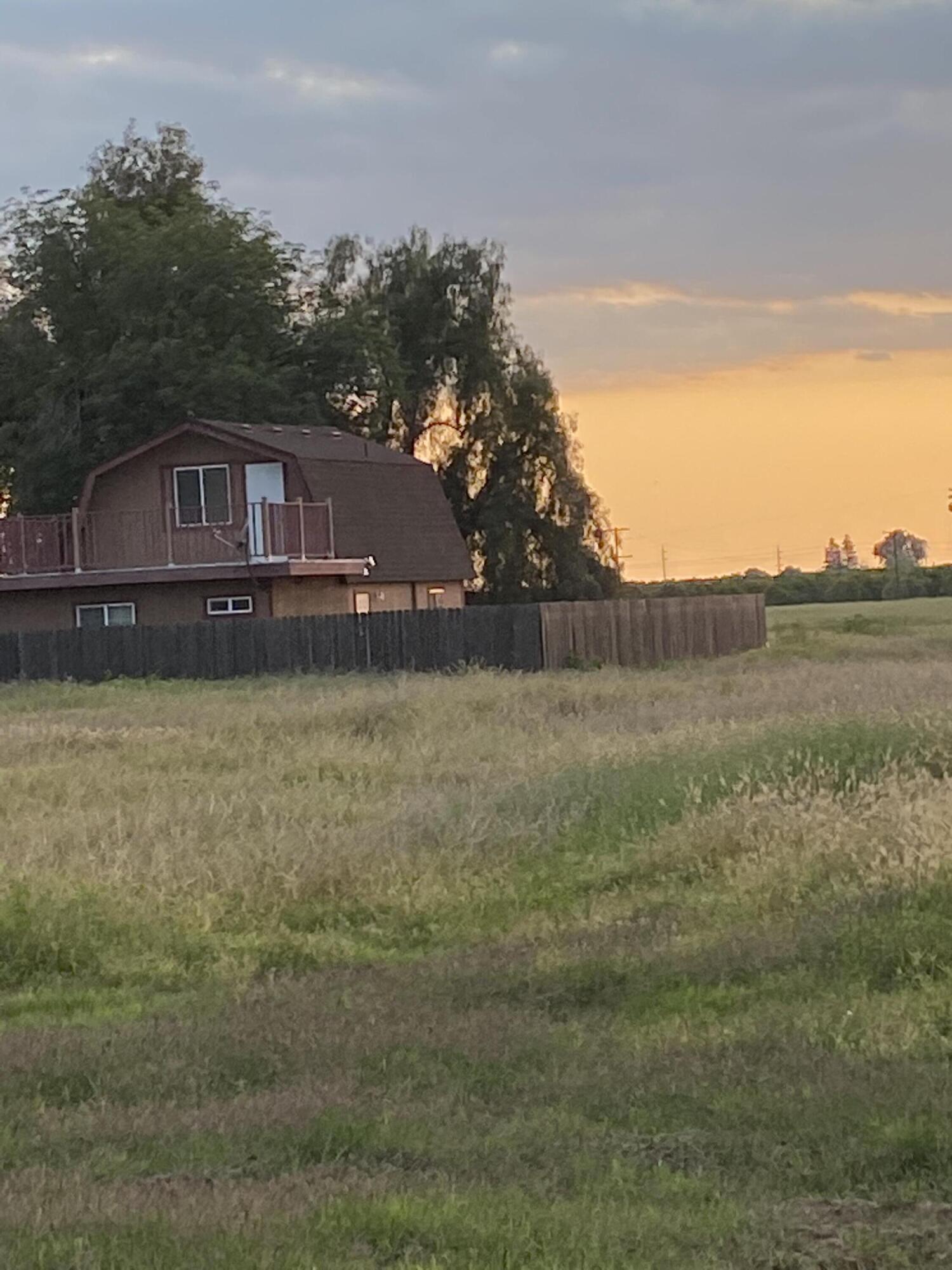10853 Porter Ave, Dinuba, CA 93618