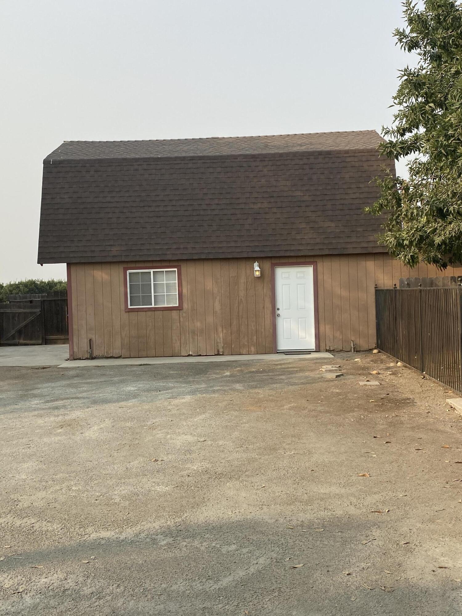 10853 Porter Ave, Dinuba, CA 93618