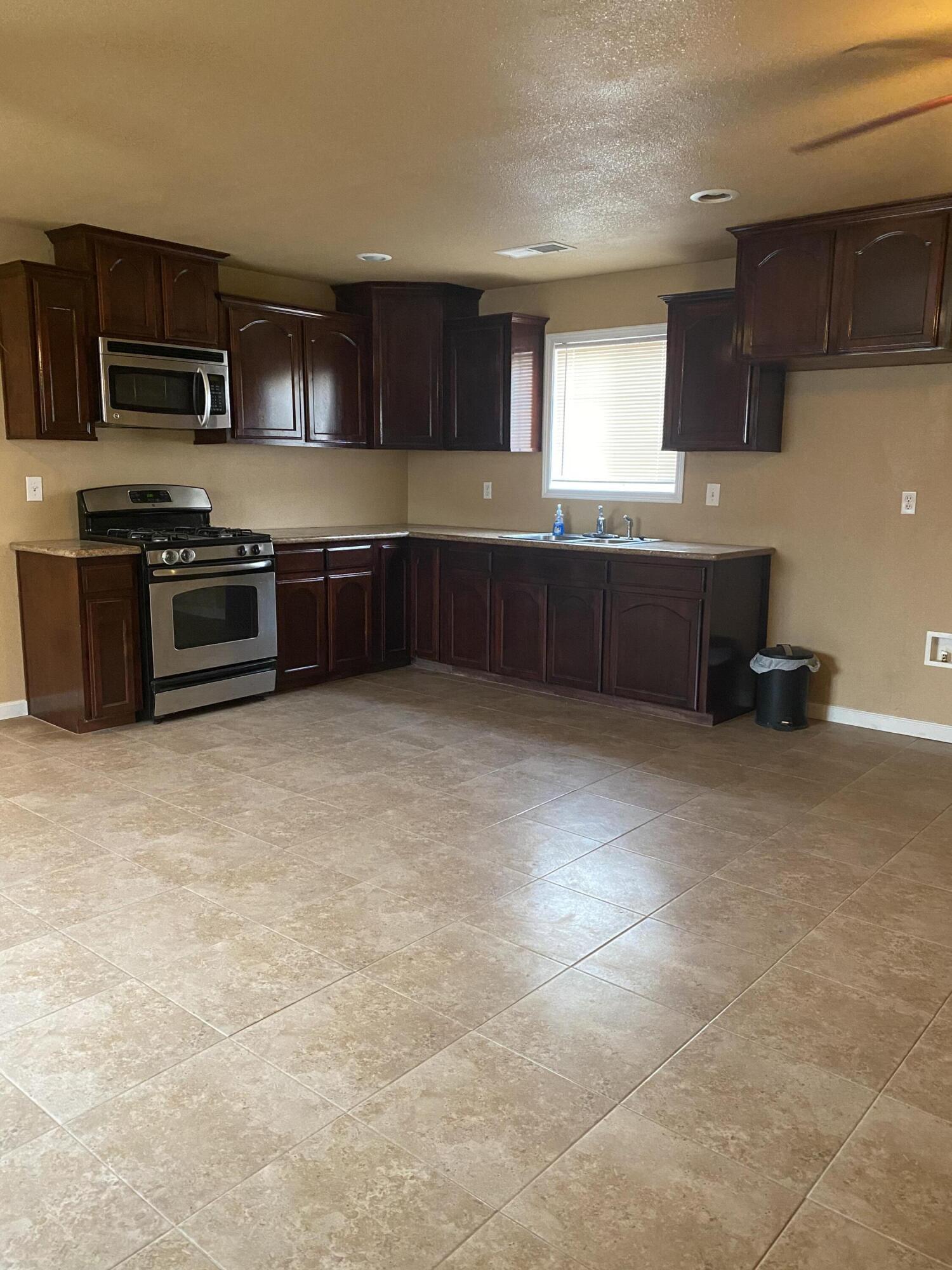 10853 Porter Ave, Dinuba, CA 93618