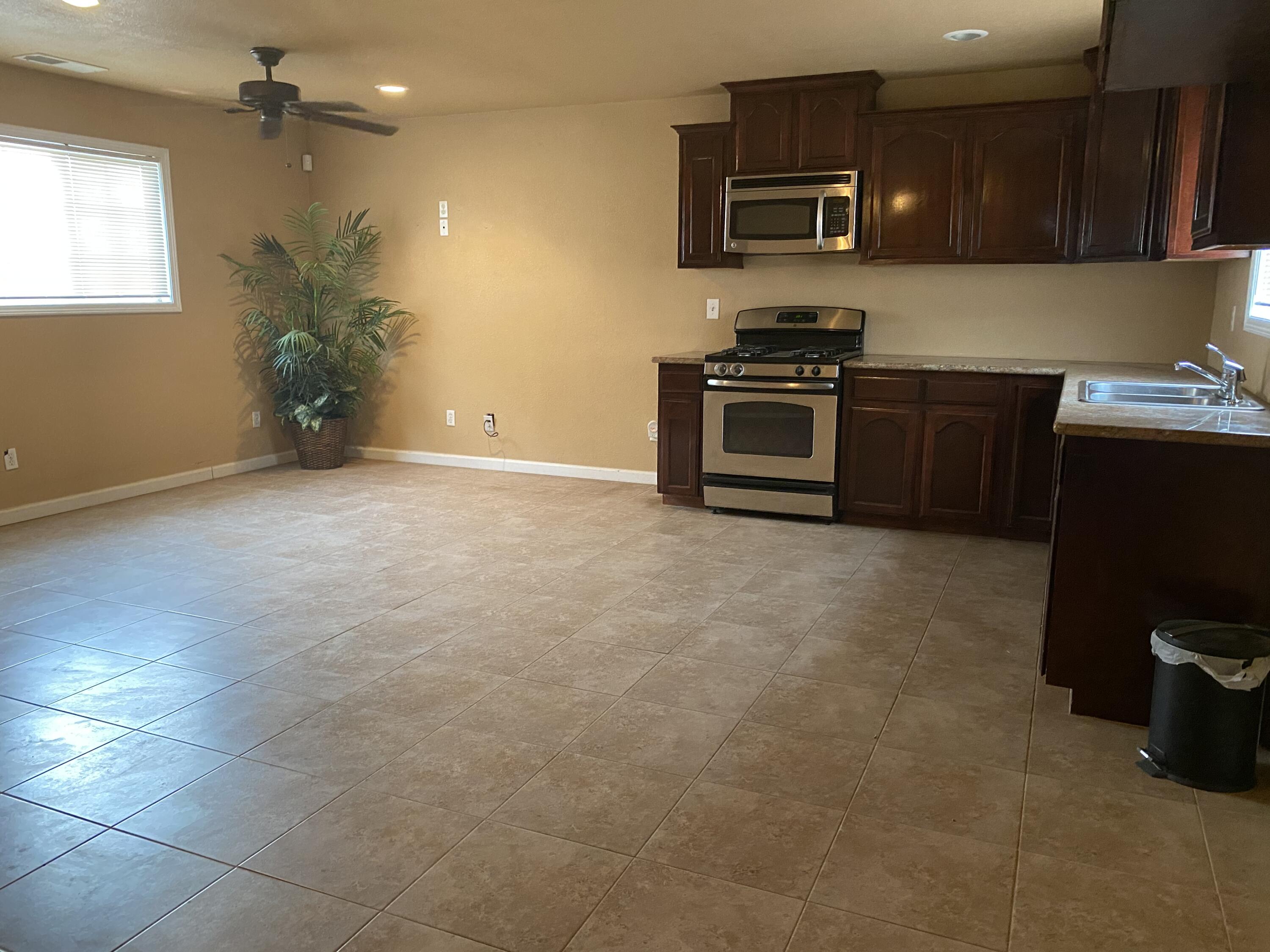 10853 Porter Ave, Dinuba, CA 93618