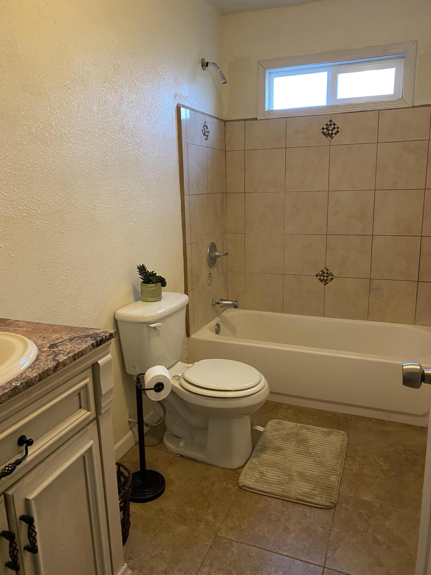 10853 Porter Ave, Dinuba, CA 93618