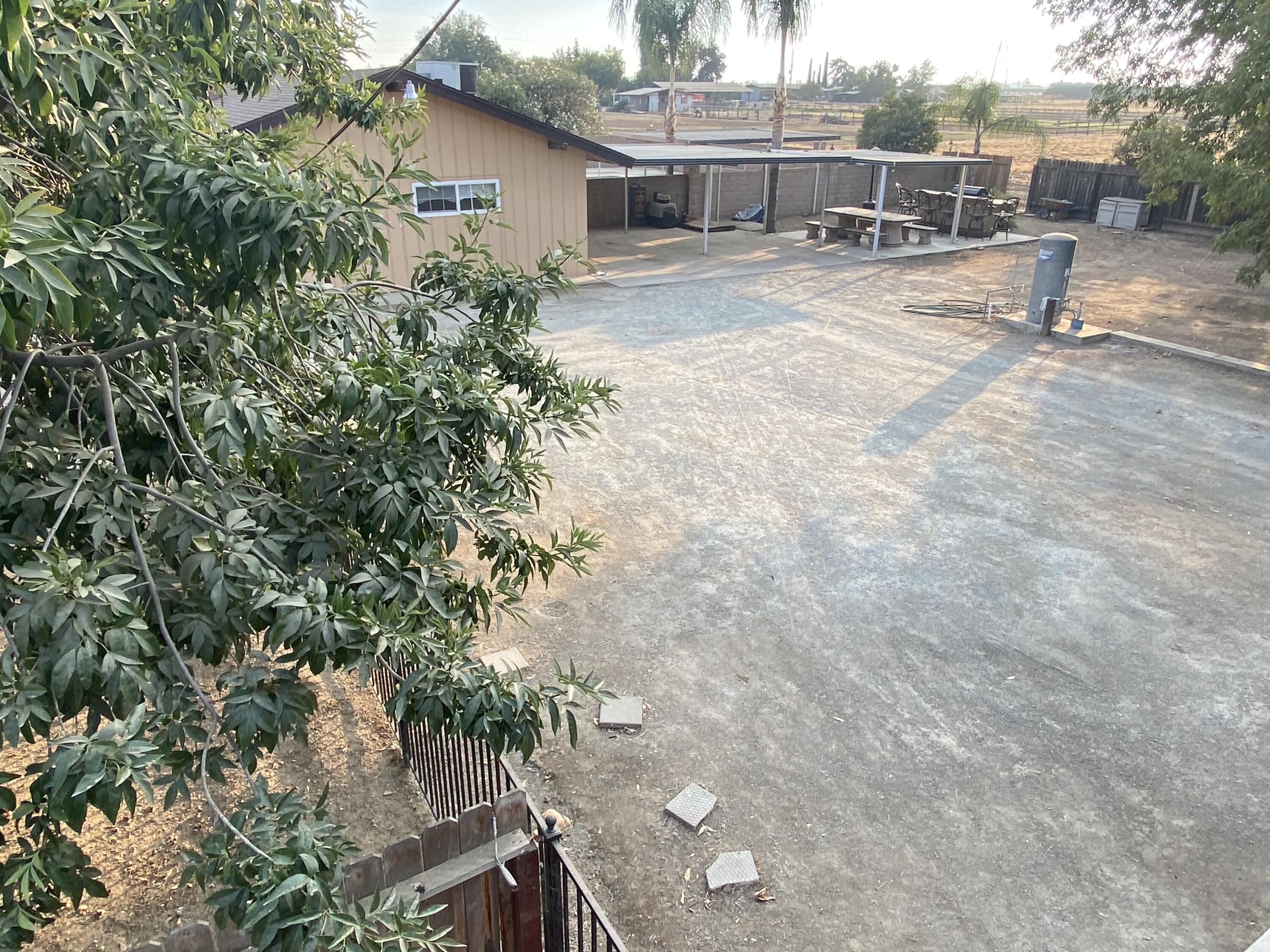 10853 Porter Ave, Dinuba, CA 93618