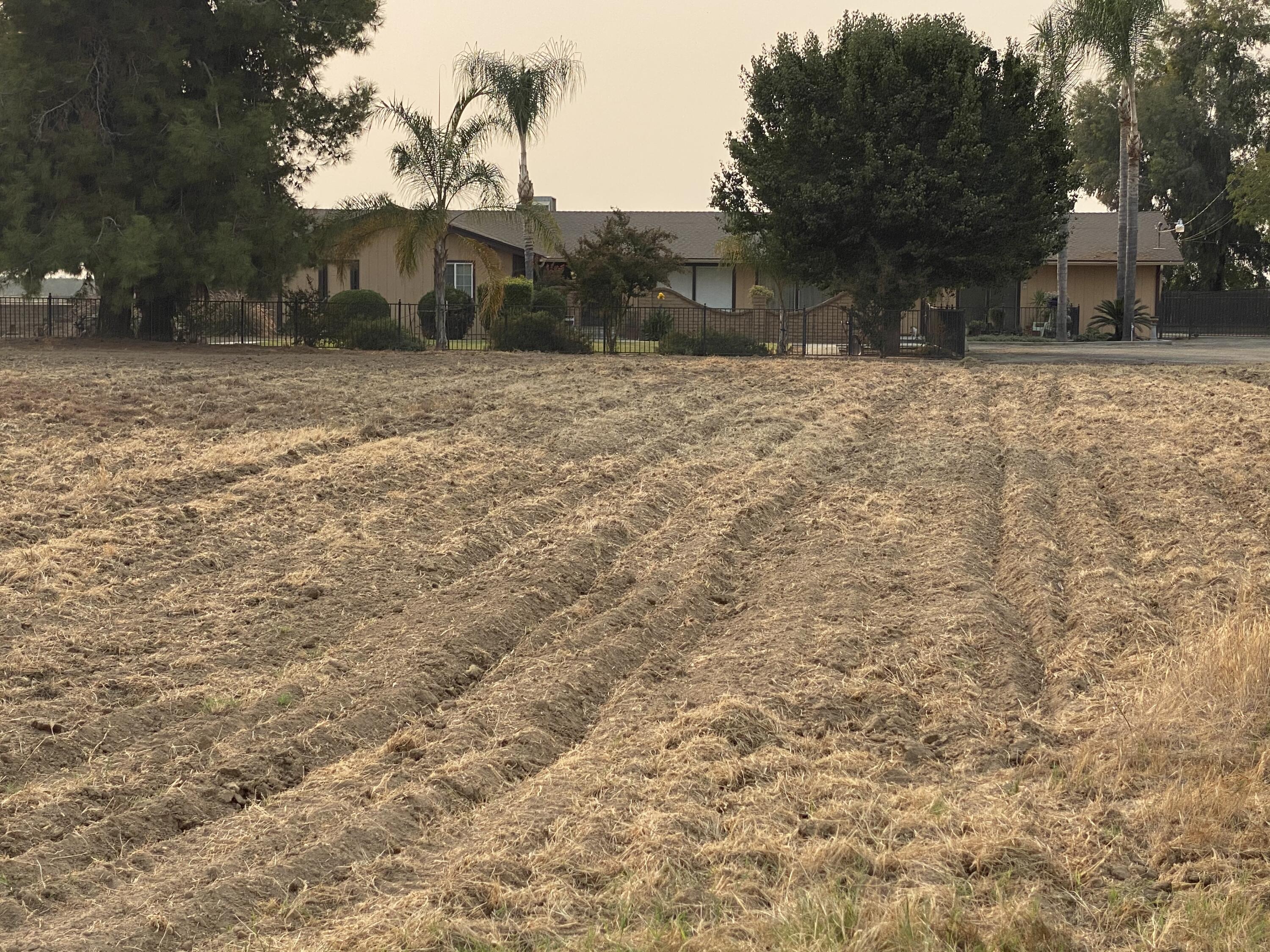 10853 Porter Ave, Dinuba, CA 93618