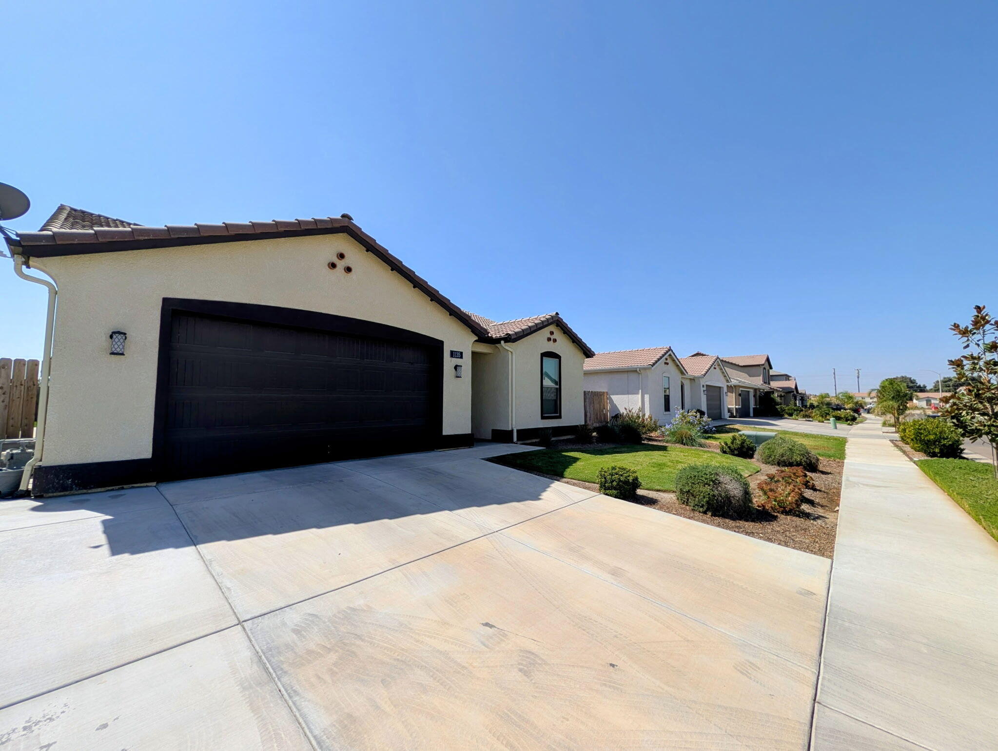 1135 E Seeger Ave, Visalia, CA 93292
