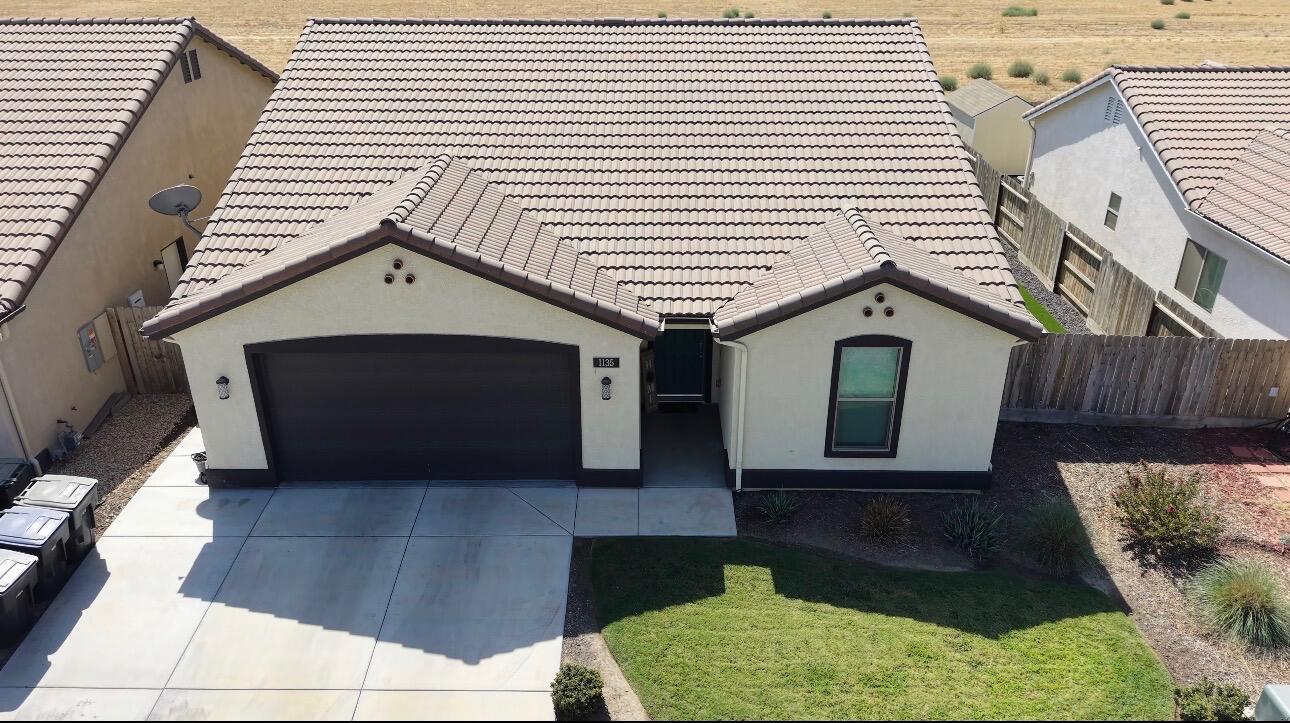 1135 E Seeger Ave, Visalia, CA 93292