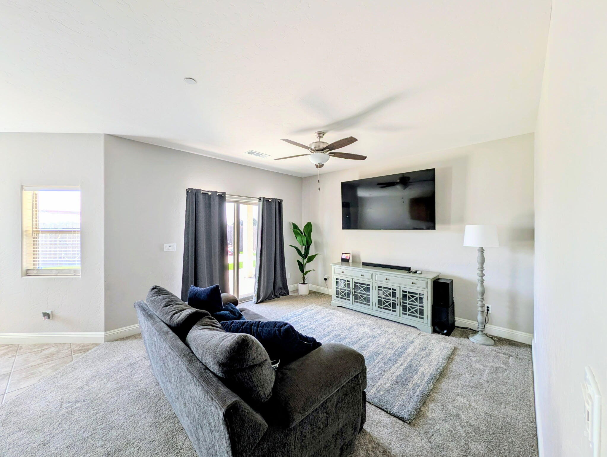 1135 E Seeger Ave, Visalia, CA 93292