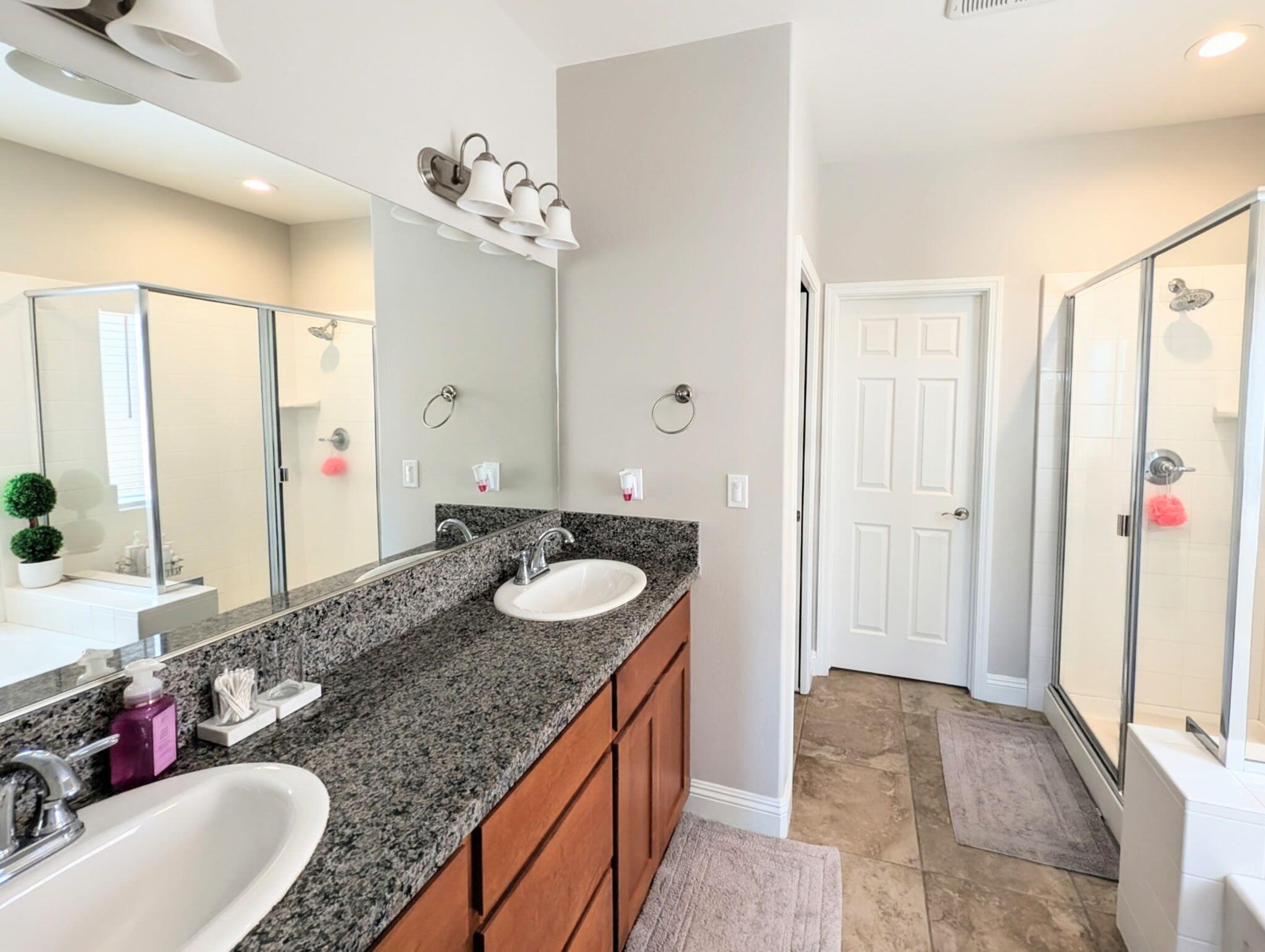 1135 E Seeger Ave, Visalia, CA 93292