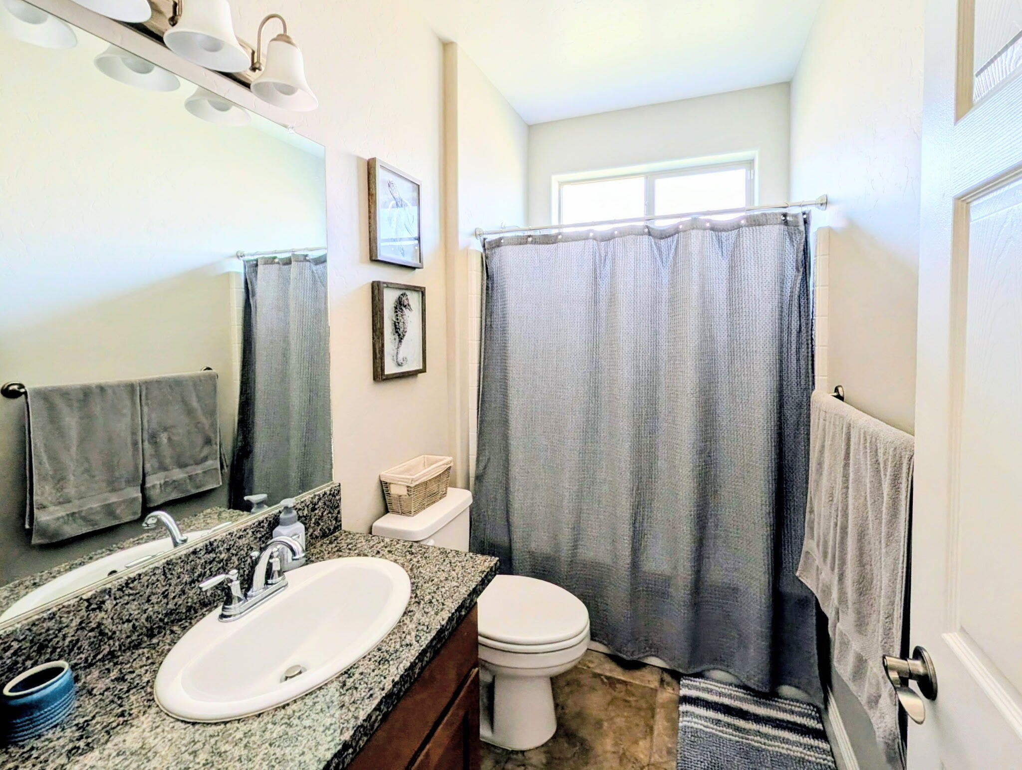 1135 E Seeger Ave, Visalia, CA 93292
