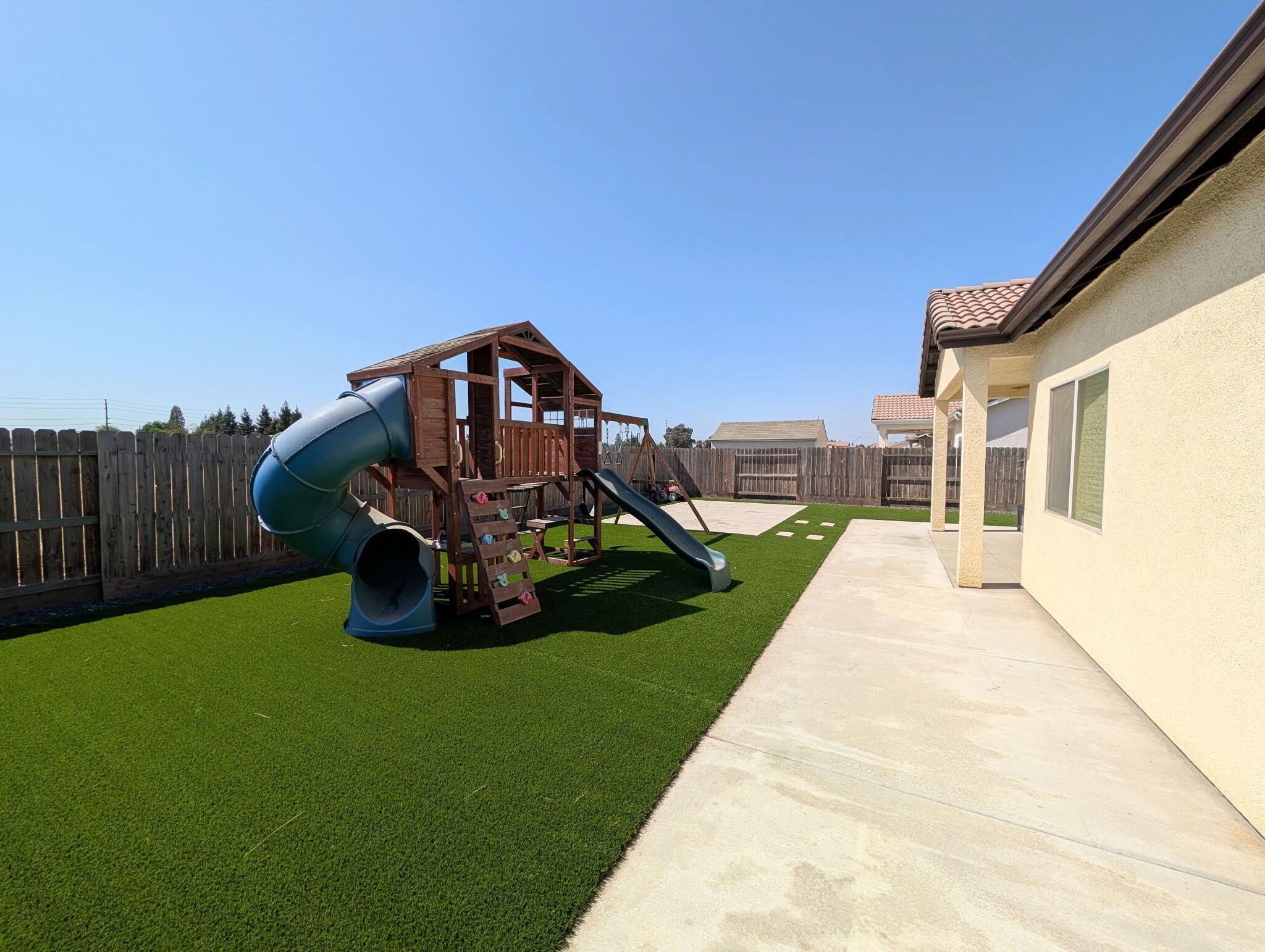 1135 E Seeger Ave, Visalia, CA 93292