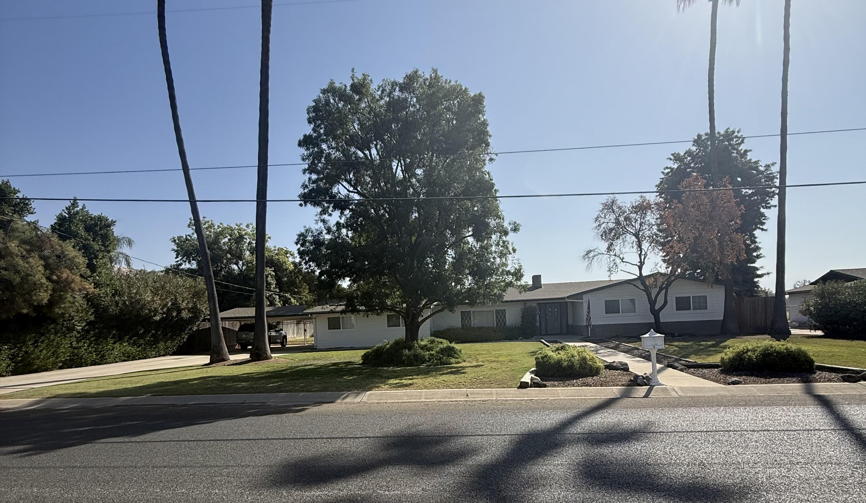 16 Holcomb St, Porterville, CA 93257