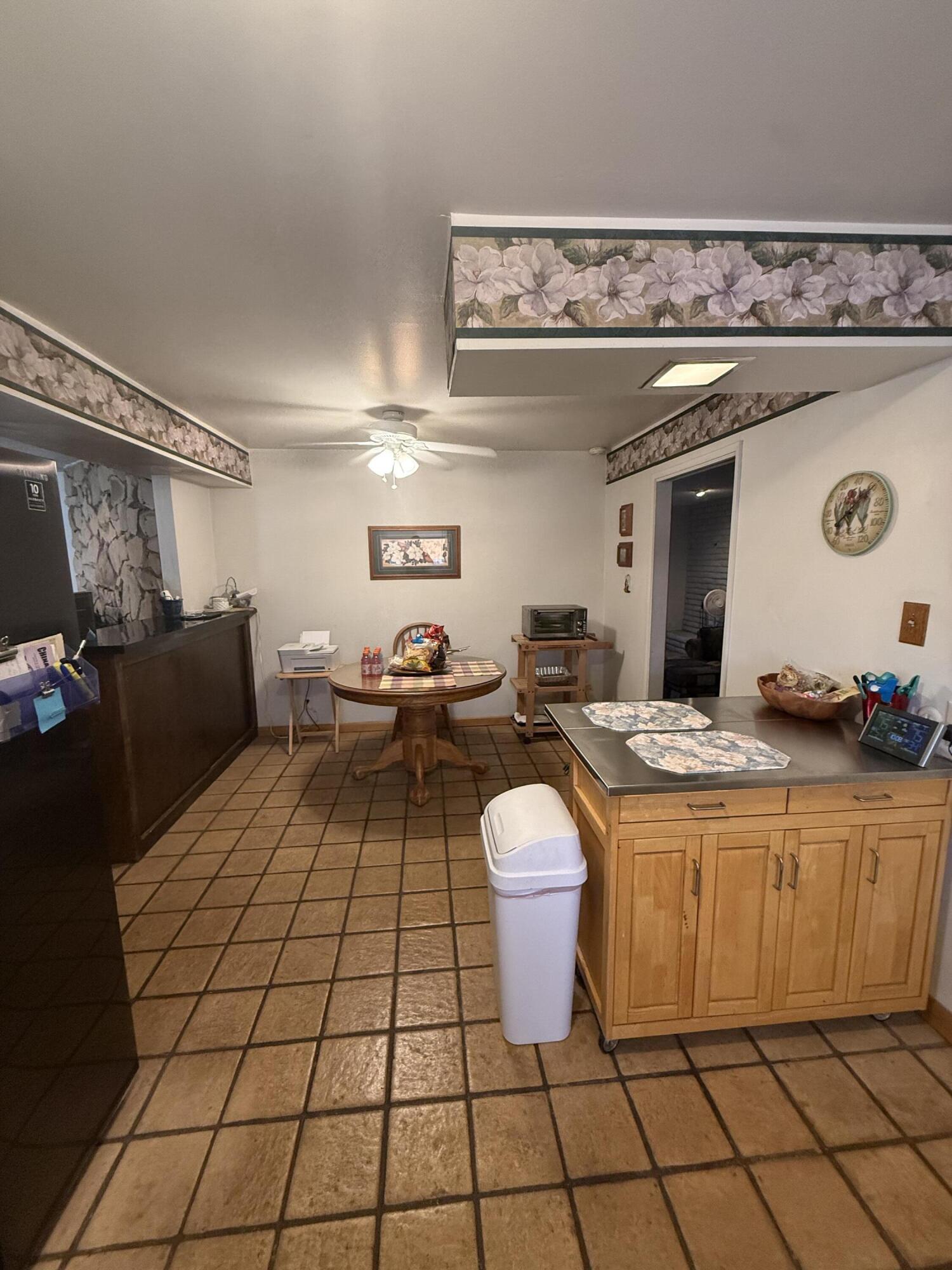 16 Holcomb St, Porterville, CA 93257