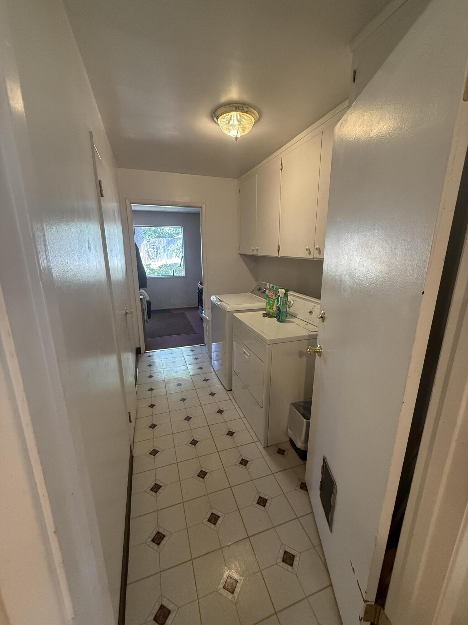 16 Holcomb St, Porterville, CA 93257