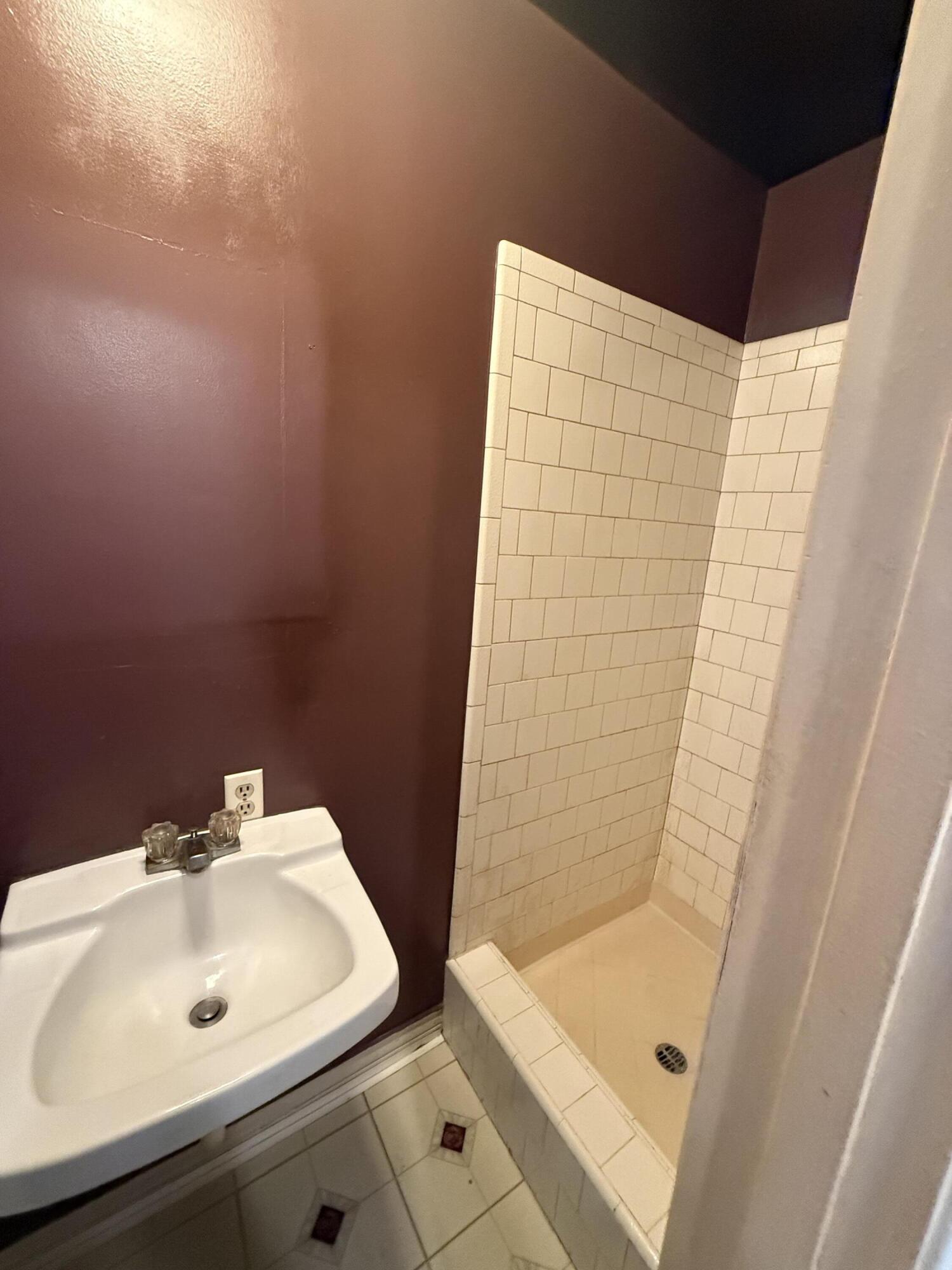 16 Holcomb St, Porterville, CA 93257
