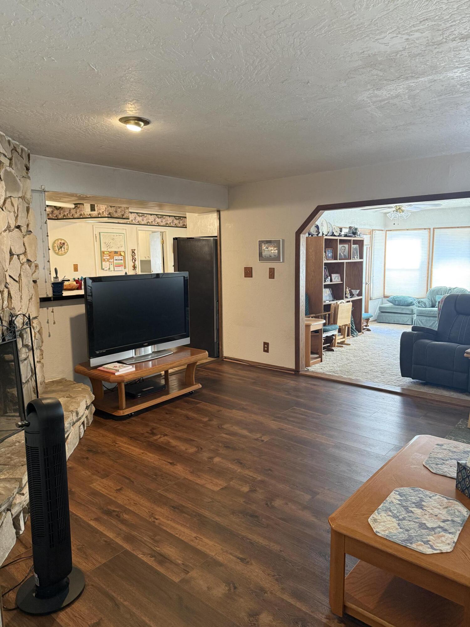 16 Holcomb St, Porterville, CA 93257