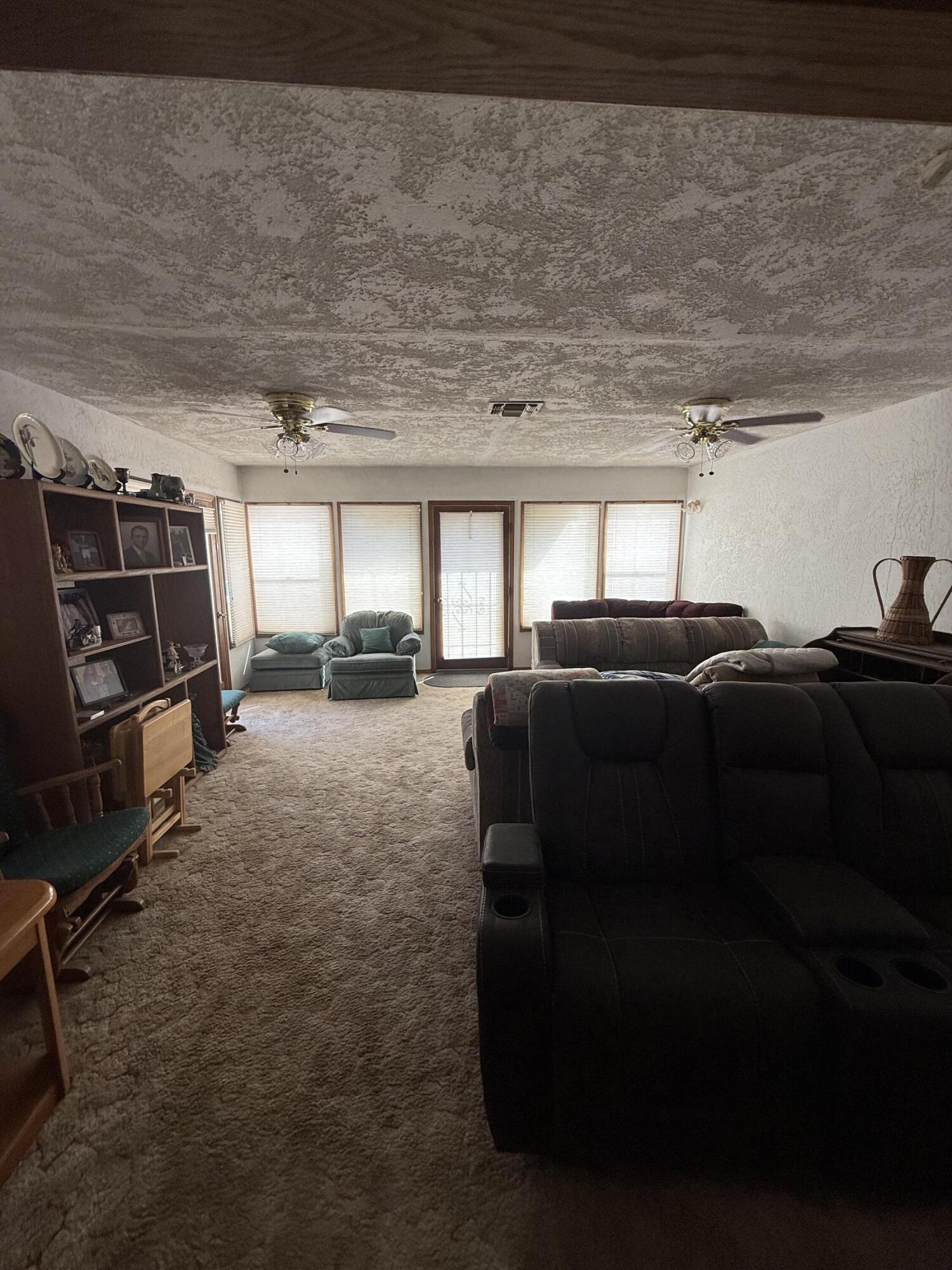 16 Holcomb St, Porterville, CA 93257