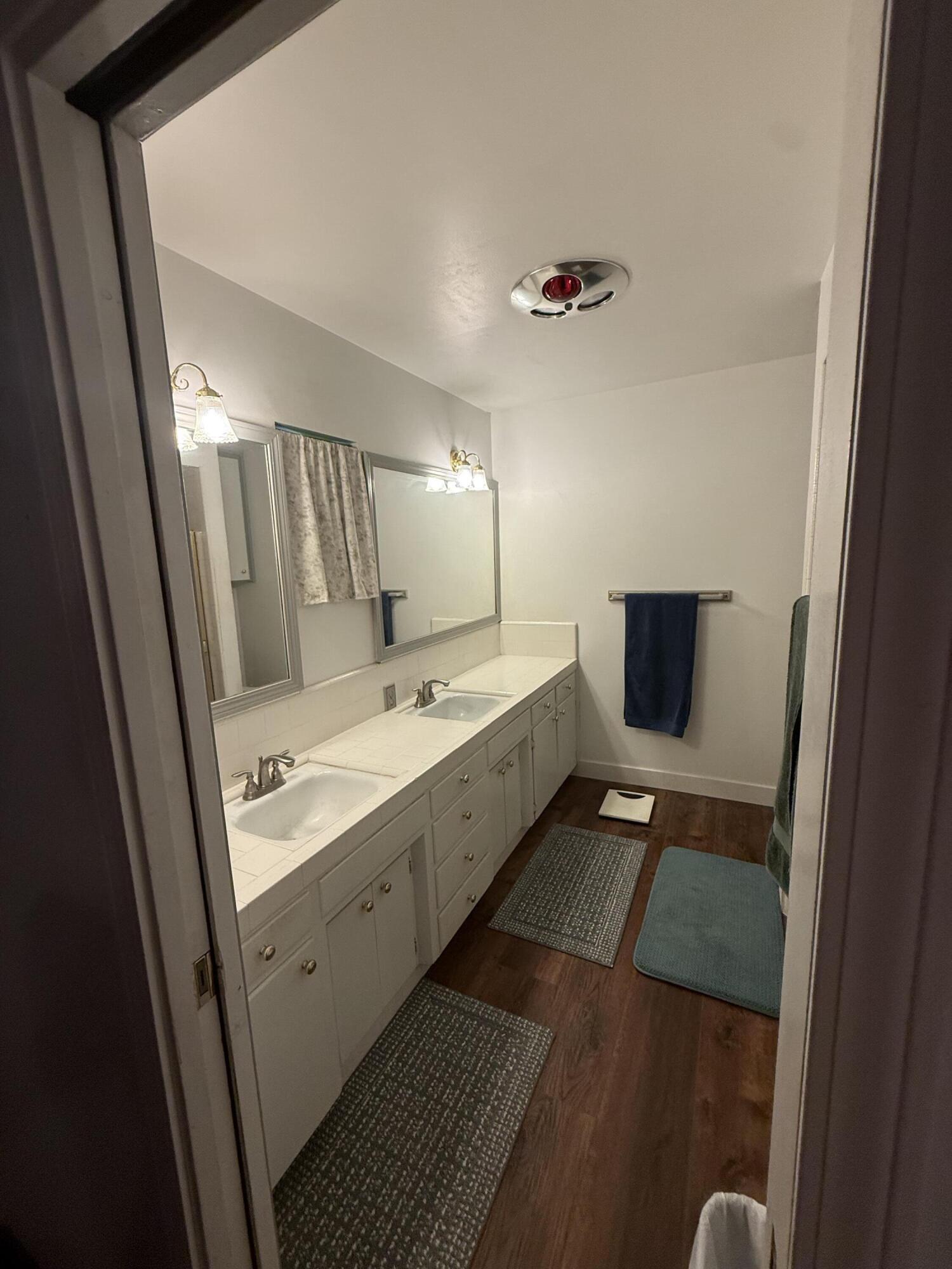 16 Holcomb St, Porterville, CA 93257