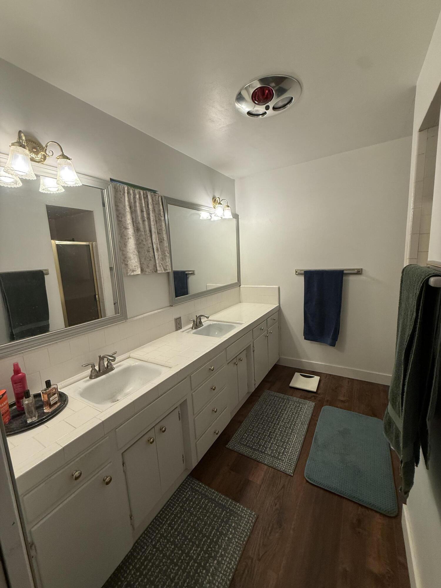 16 Holcomb St, Porterville, CA 93257
