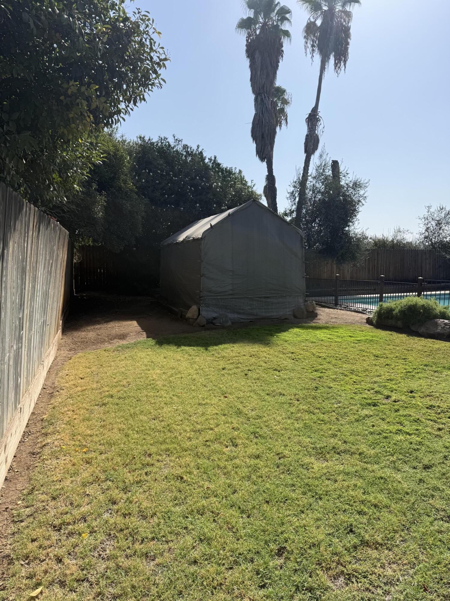16 Holcomb St, Porterville, CA 93257