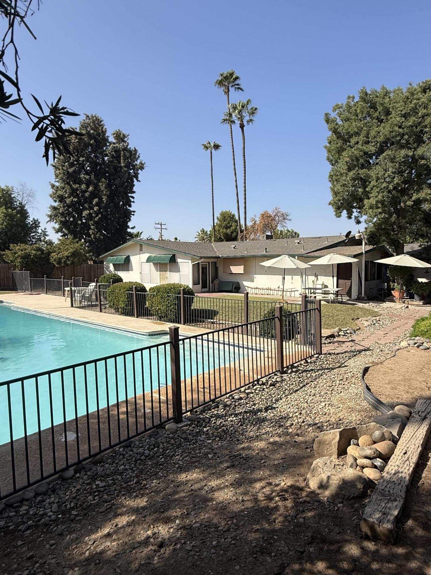 16 Holcomb St, Porterville, CA 93257