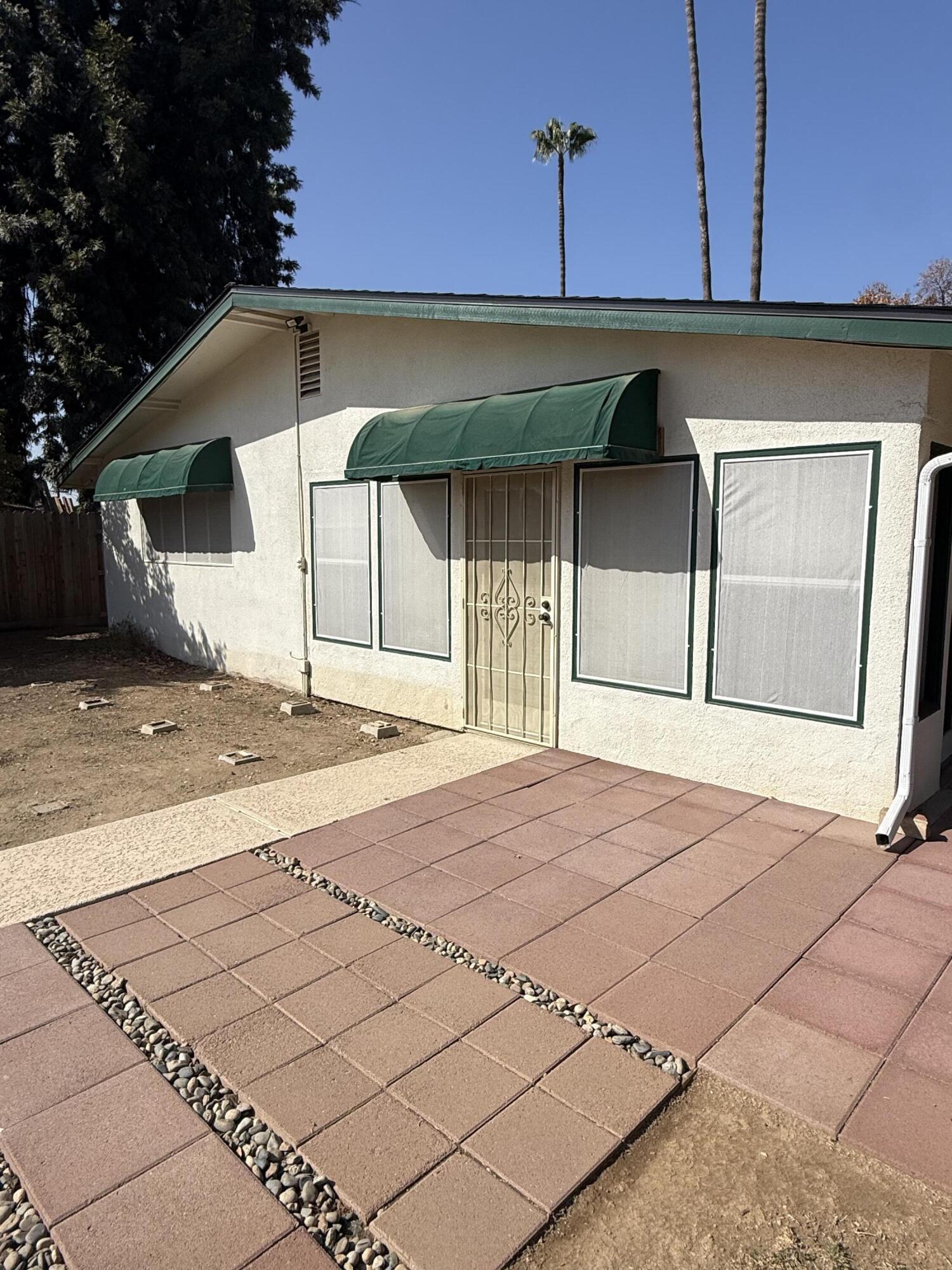 16 Holcomb St, Porterville, CA 93257