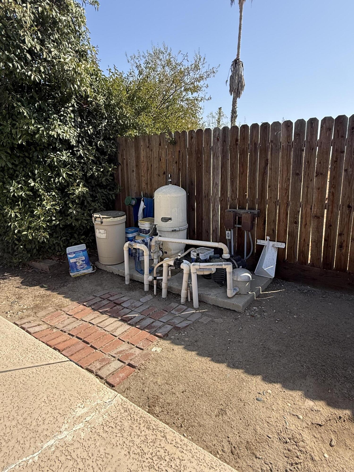 16 Holcomb St, Porterville, CA 93257